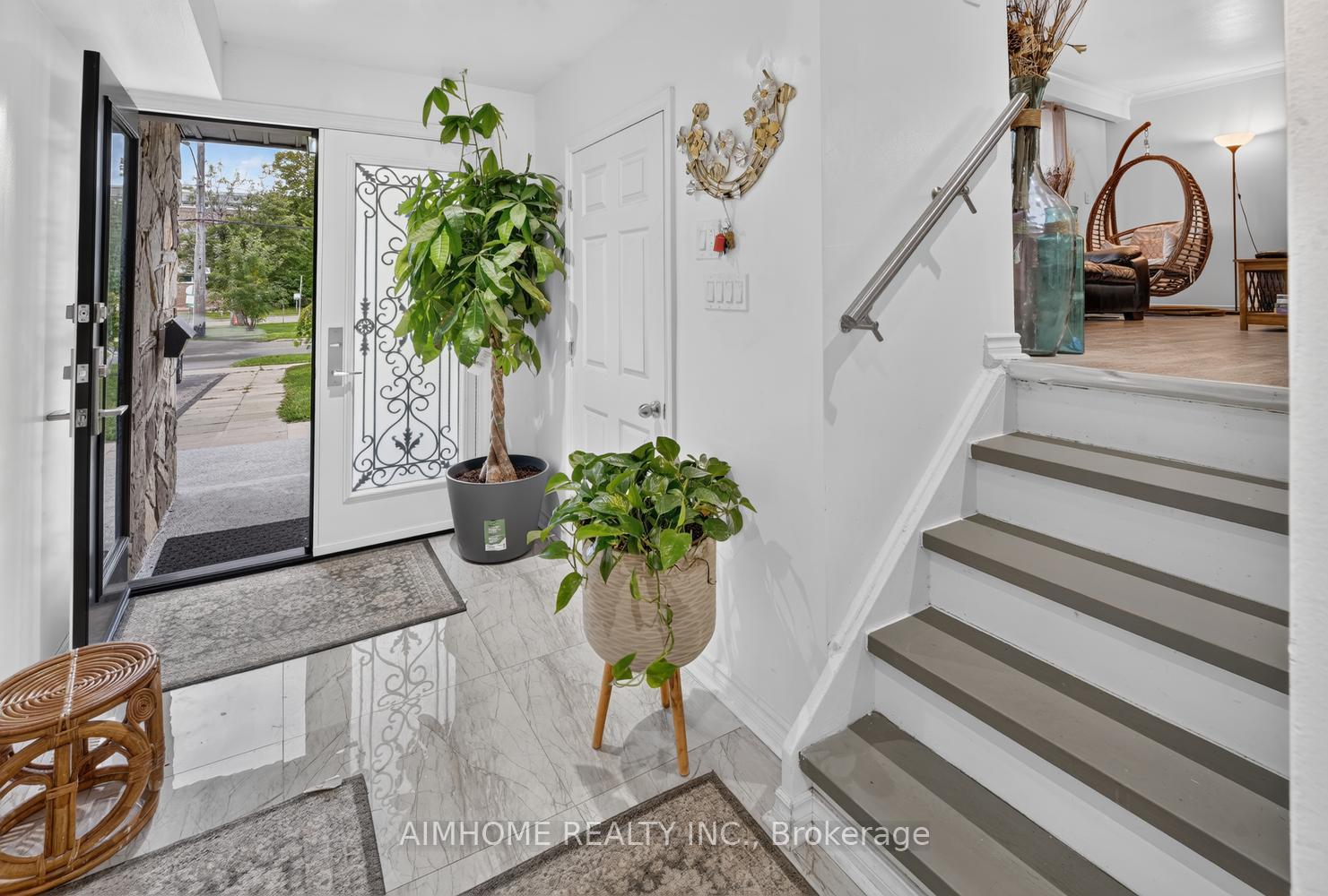 Photo 3 of 166 Guildwood Parkway, Scarborough, Guildwood — HOMEH