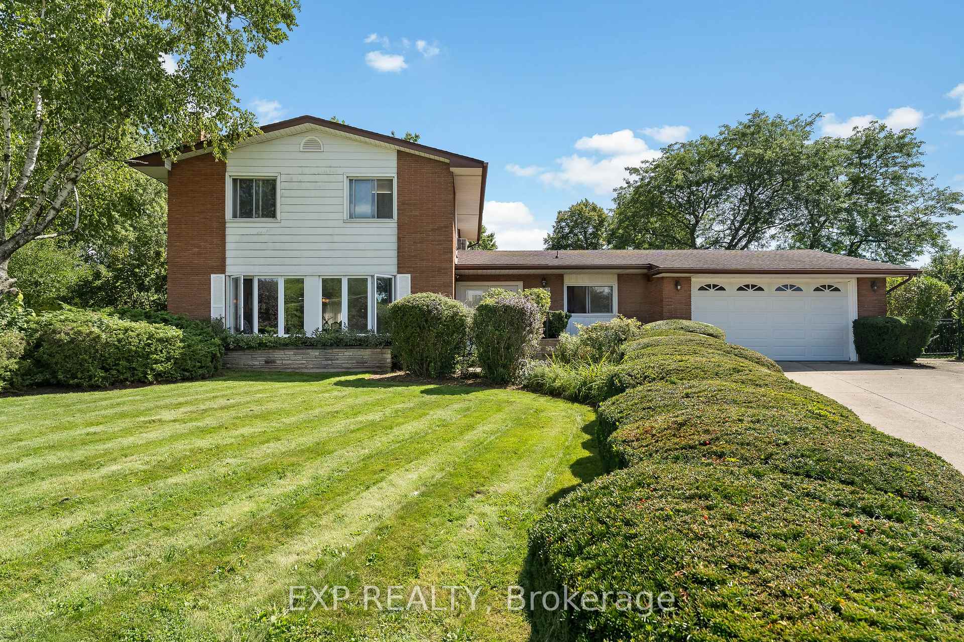 Photo 2 of 3546 Eton Crescent, Niagara Falls, Casey — HOMEH