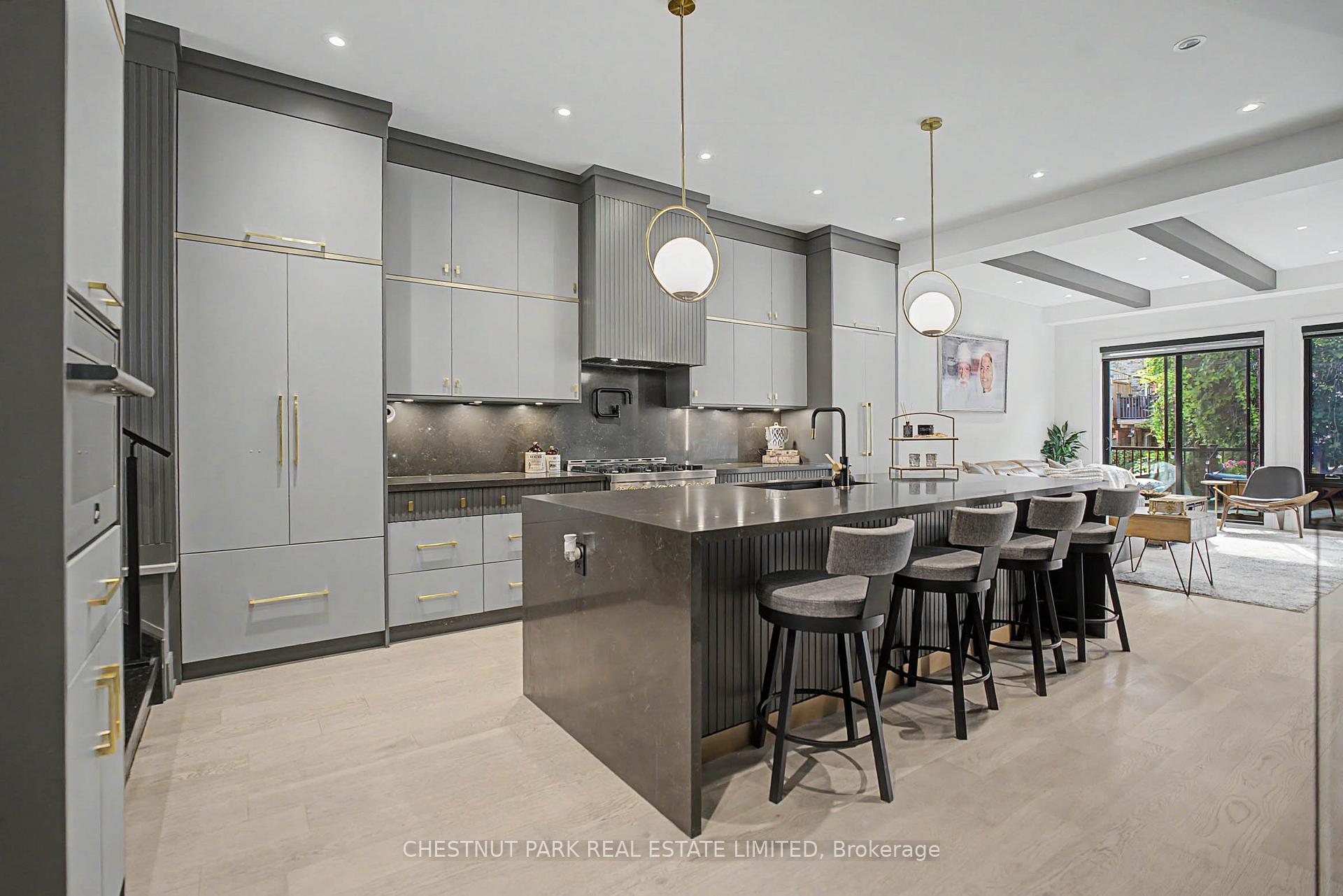 Photo 3 of 150 Sheldon Avenue, Etobicoke, Alderwood — HOMEH