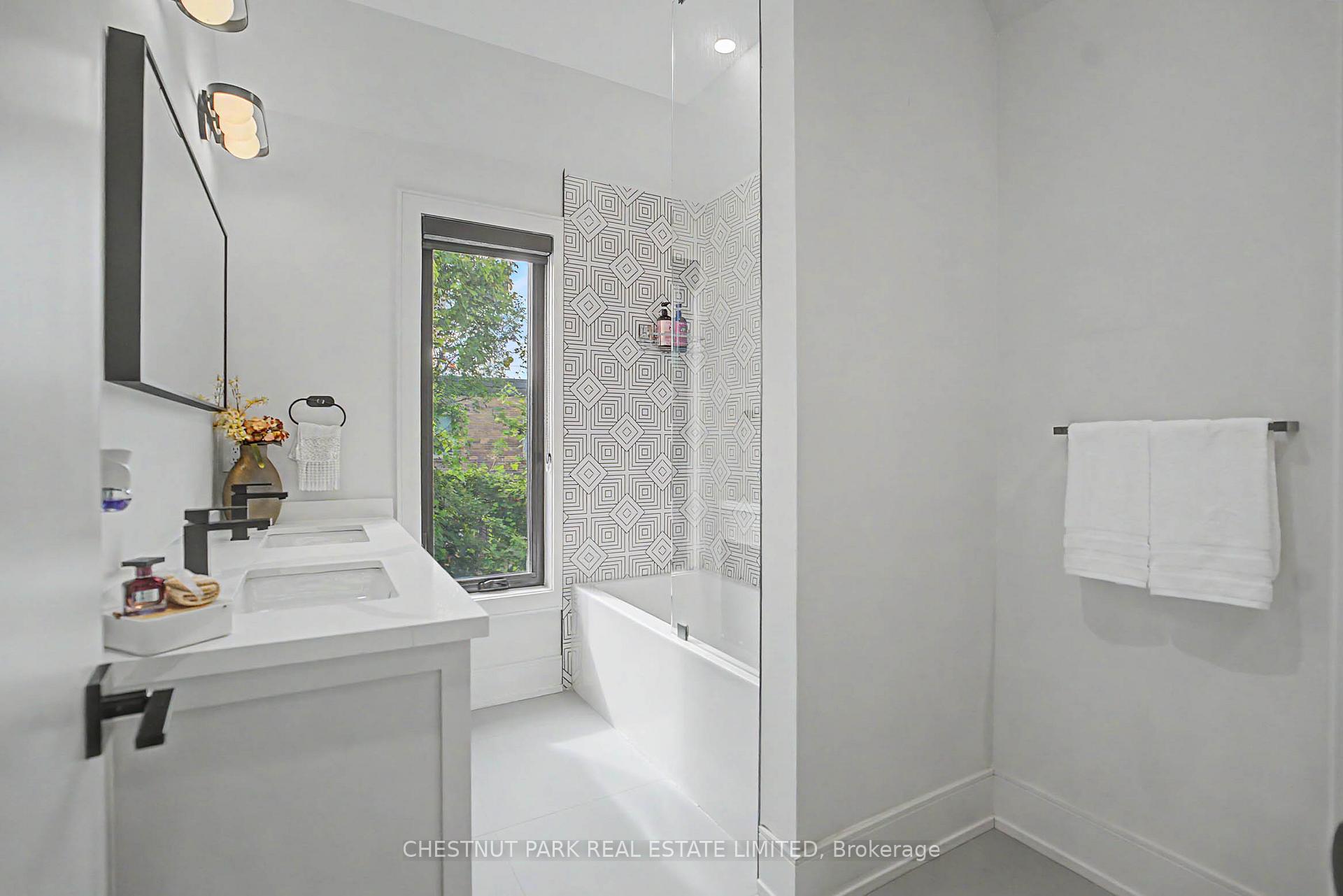 Photo 32 of 150 Sheldon Avenue, Etobicoke, Alderwood — HOMEH