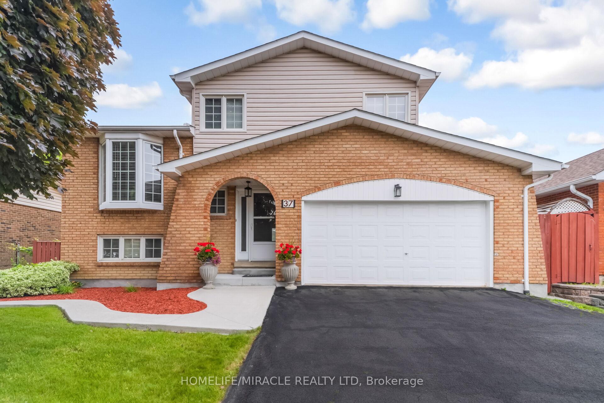 Photo 2 of 37 Blackthorn Lane, Brampton, Brampton North — HOMEH
