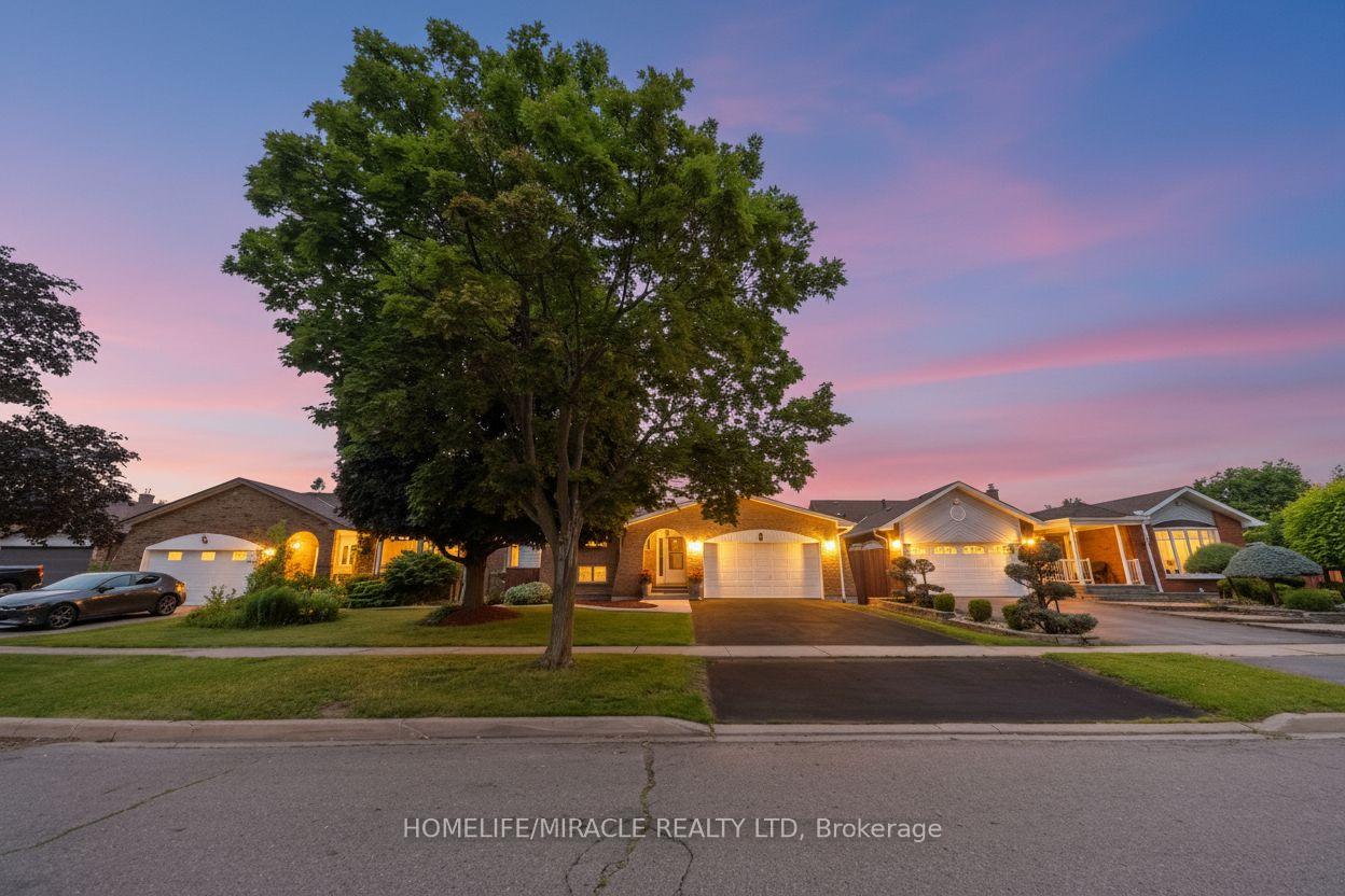 Photo 3 of 37 Blackthorn Lane, Brampton, Brampton North — HOMEH