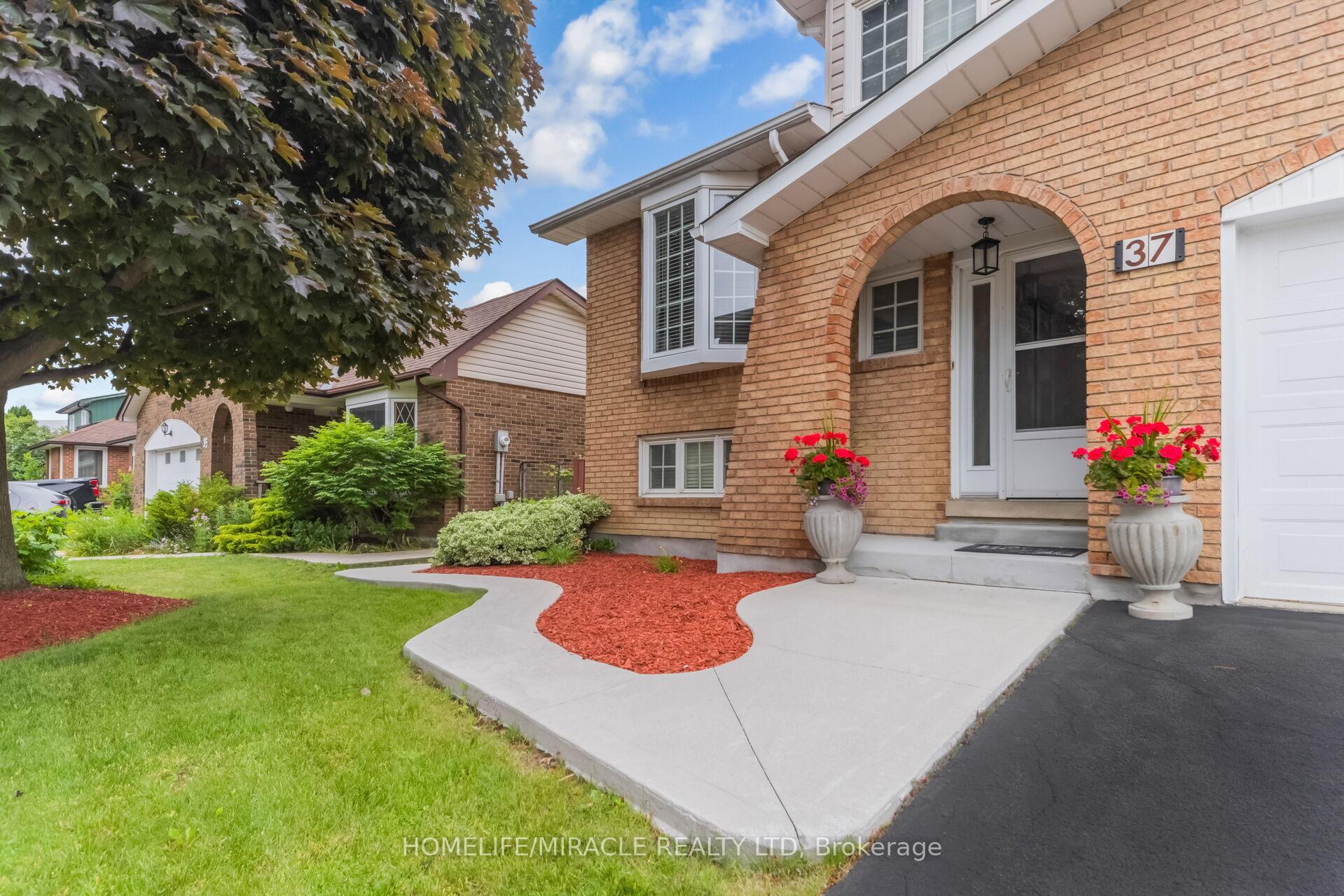 Photo 4 of 37 Blackthorn Lane, Brampton, Brampton North — HOMEH