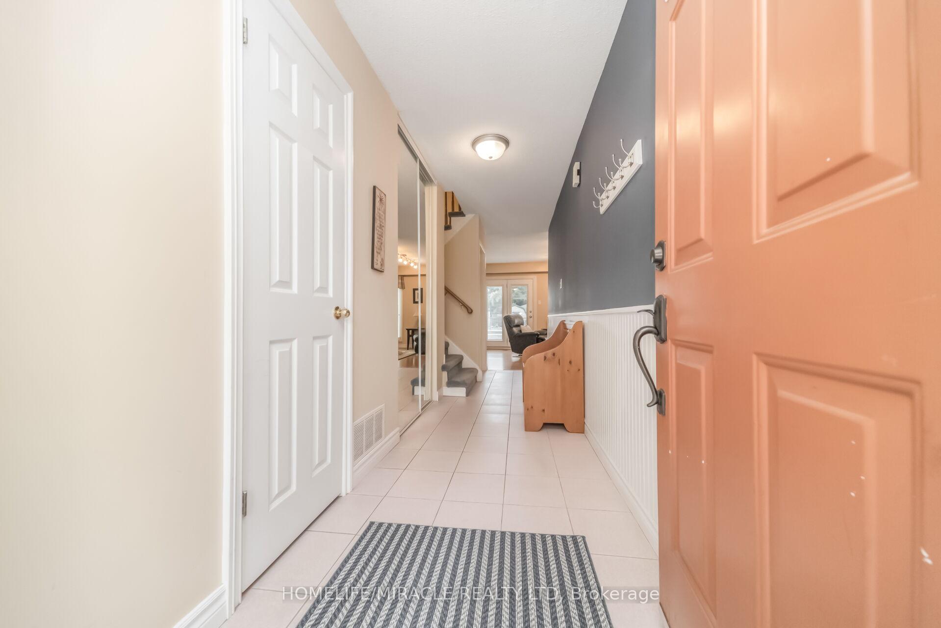 Photo 5 of 37 Blackthorn Lane, Brampton, Brampton North — HOMEH