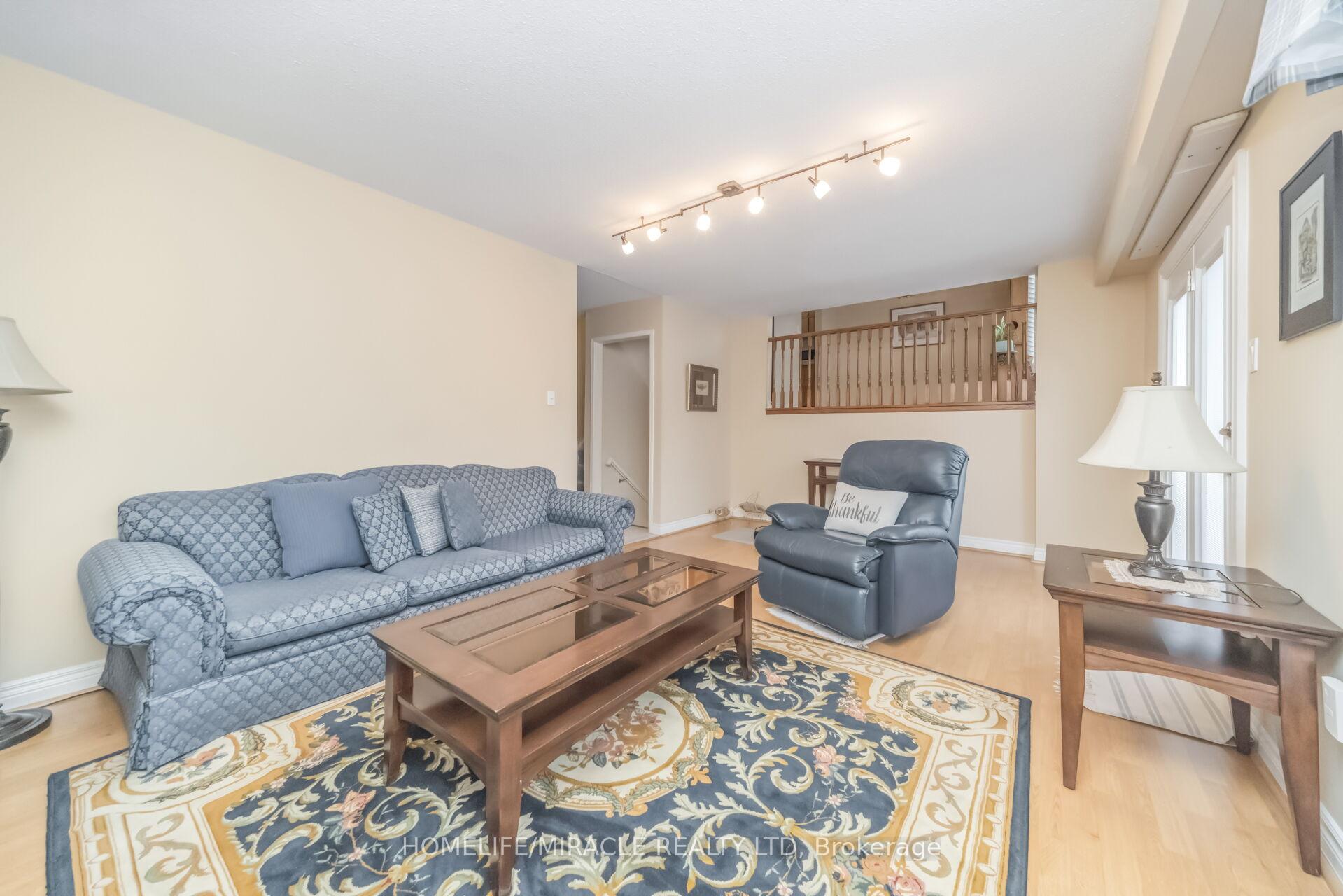 Photo 8 of 37 Blackthorn Lane, Brampton, Brampton North — HOMEH