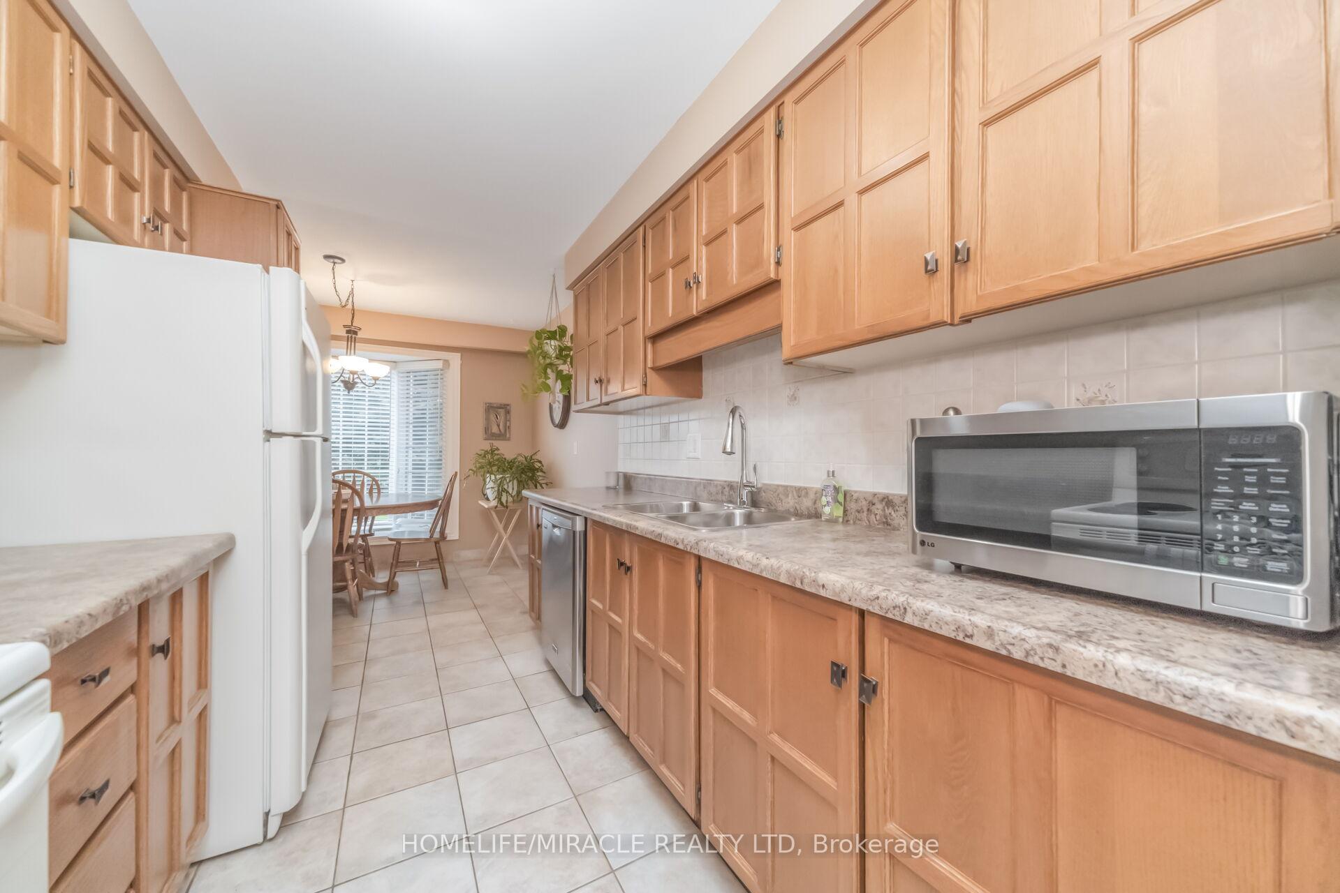 Photo 13 of 37 Blackthorn Lane, Brampton, Brampton North — HOMEH