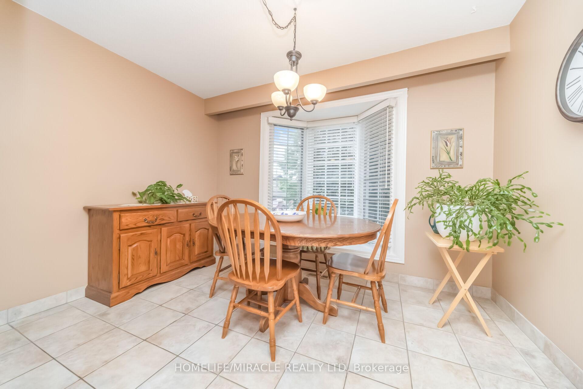 Photo 15 of 37 Blackthorn Lane, Brampton, Brampton North — HOMEH