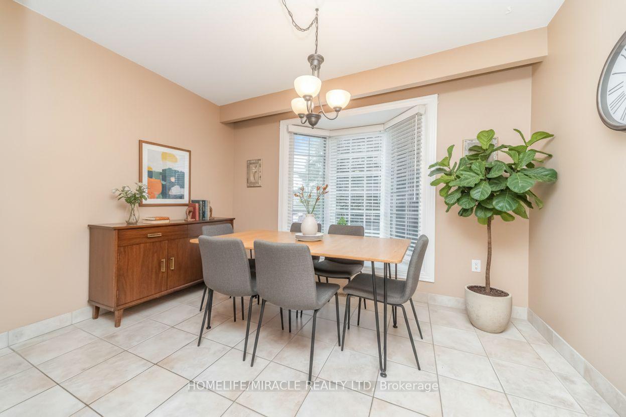 Photo 16 of 37 Blackthorn Lane, Brampton, Brampton North — HOMEH