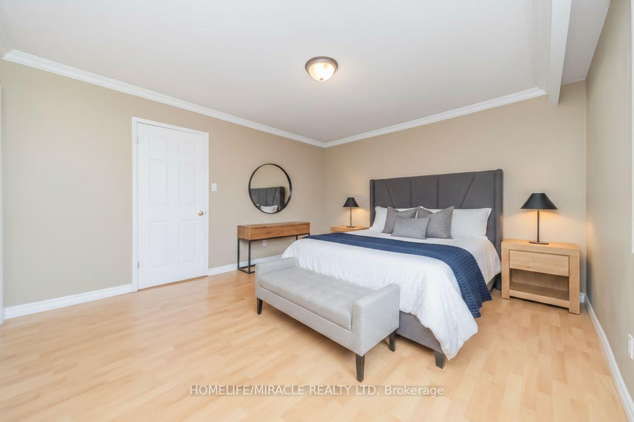 Photo 20 of 37 Blackthorn Lane, Brampton, Brampton North — HOMEH