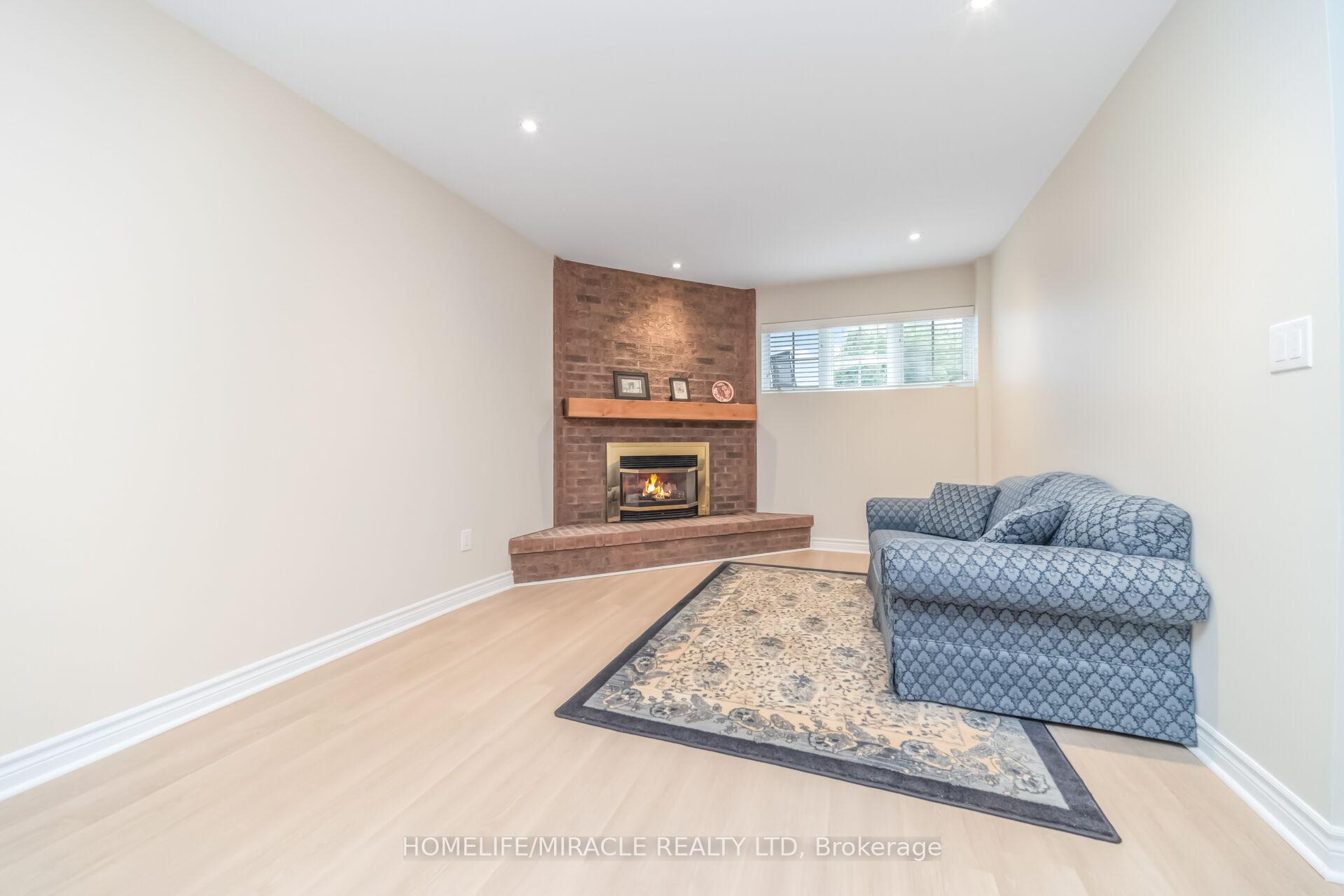 Photo 25 of 37 Blackthorn Lane, Brampton, Brampton North — HOMEH