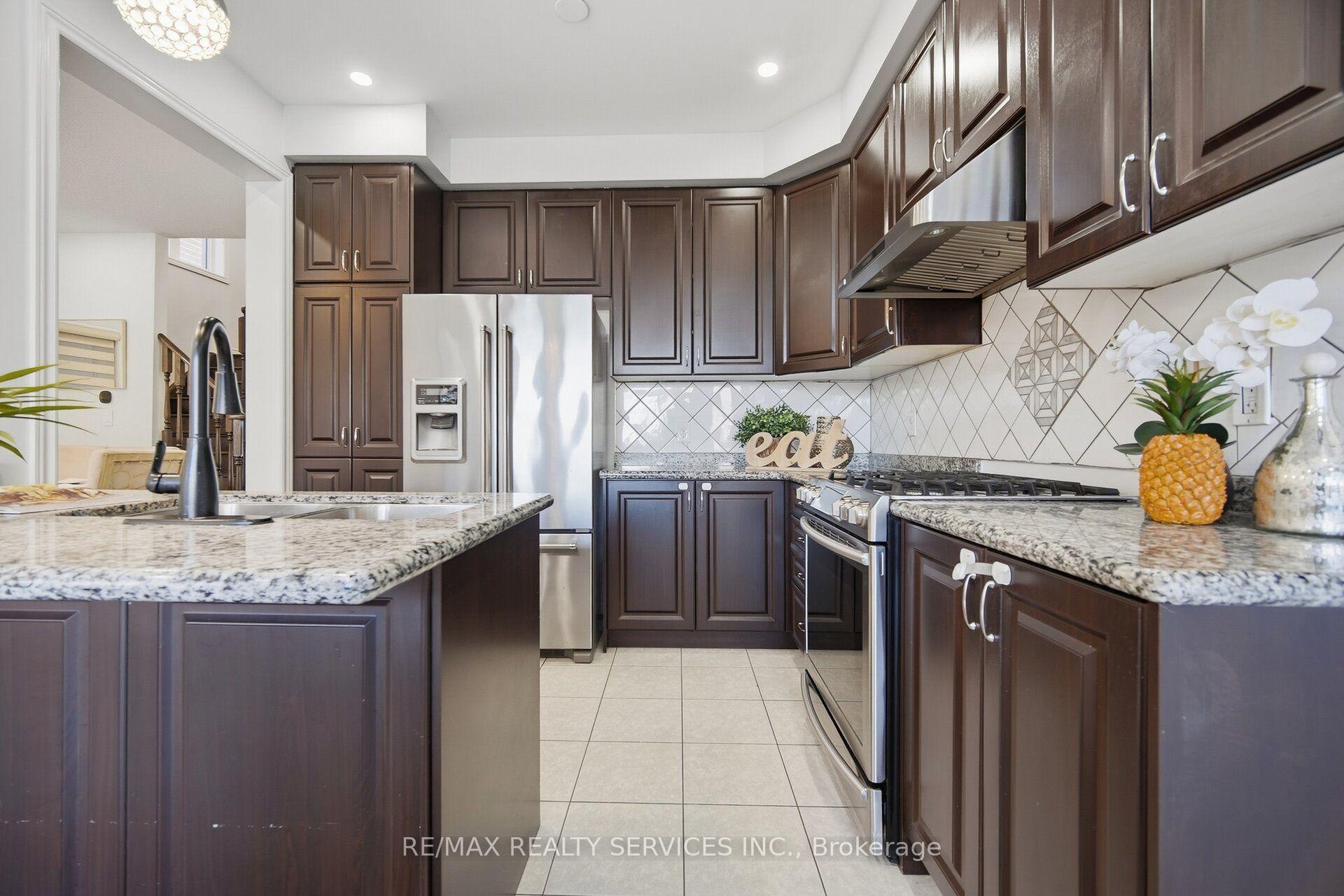 Photo 9 of 279 Remembrance Road, Brampton, Northwest Brampton — HOMEH