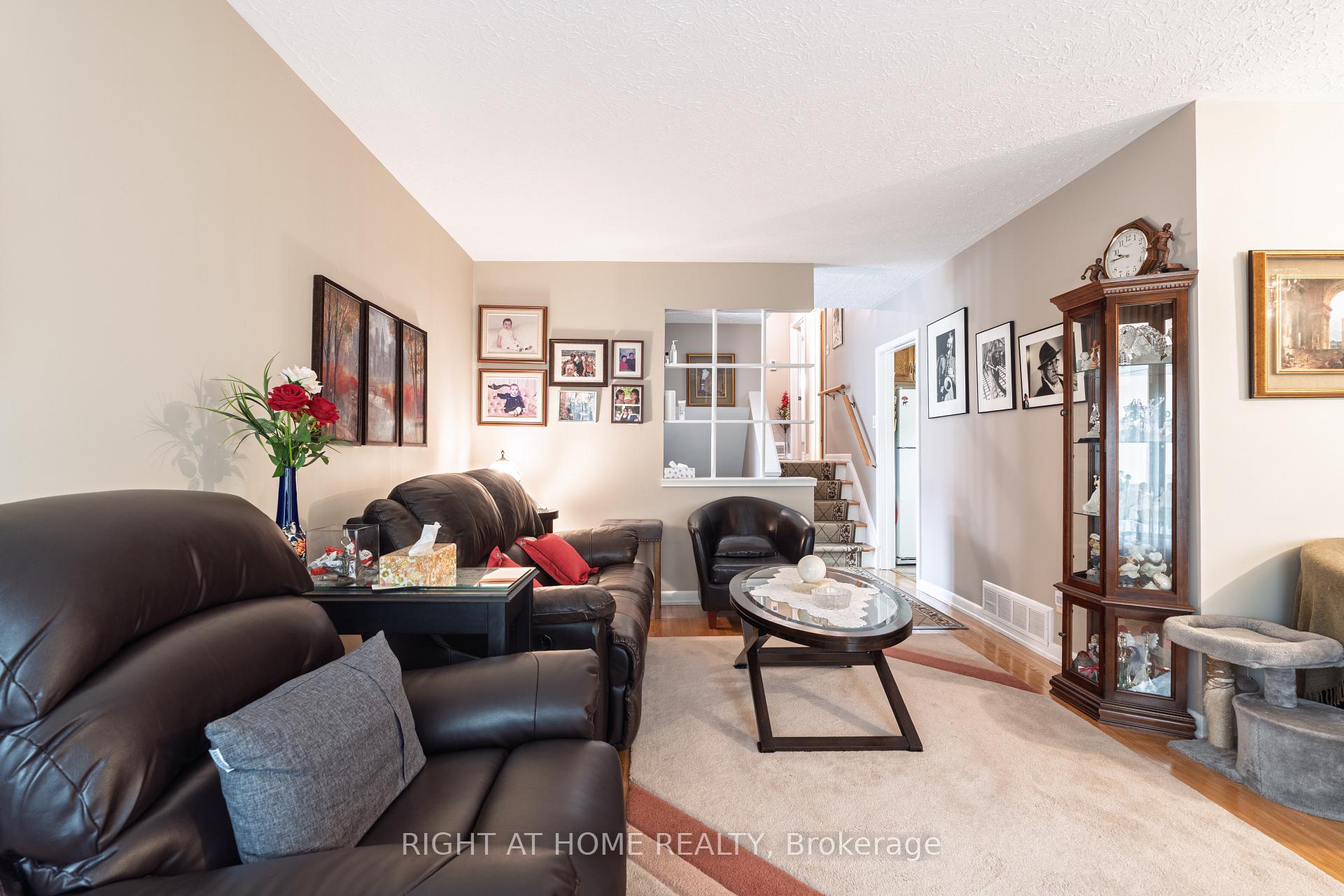 Photo 5 of 22 Monterrey Drive, Etobicoke, Thistletown-Beaumonde Heights — HOMEH