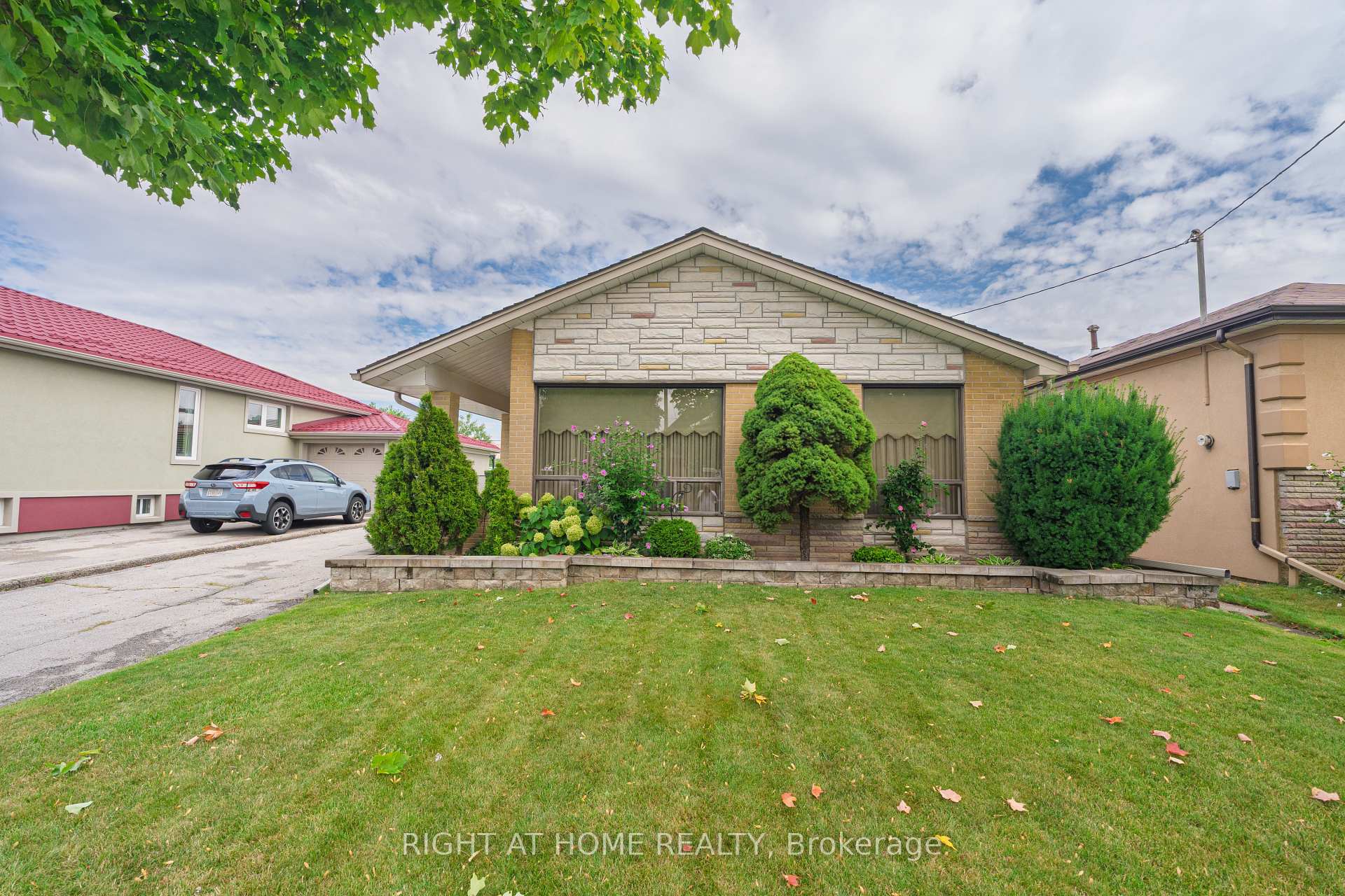 Photo 2 of 22 Monterrey Drive, Etobicoke, Thistletown-Beaumonde Heights — HOMEH