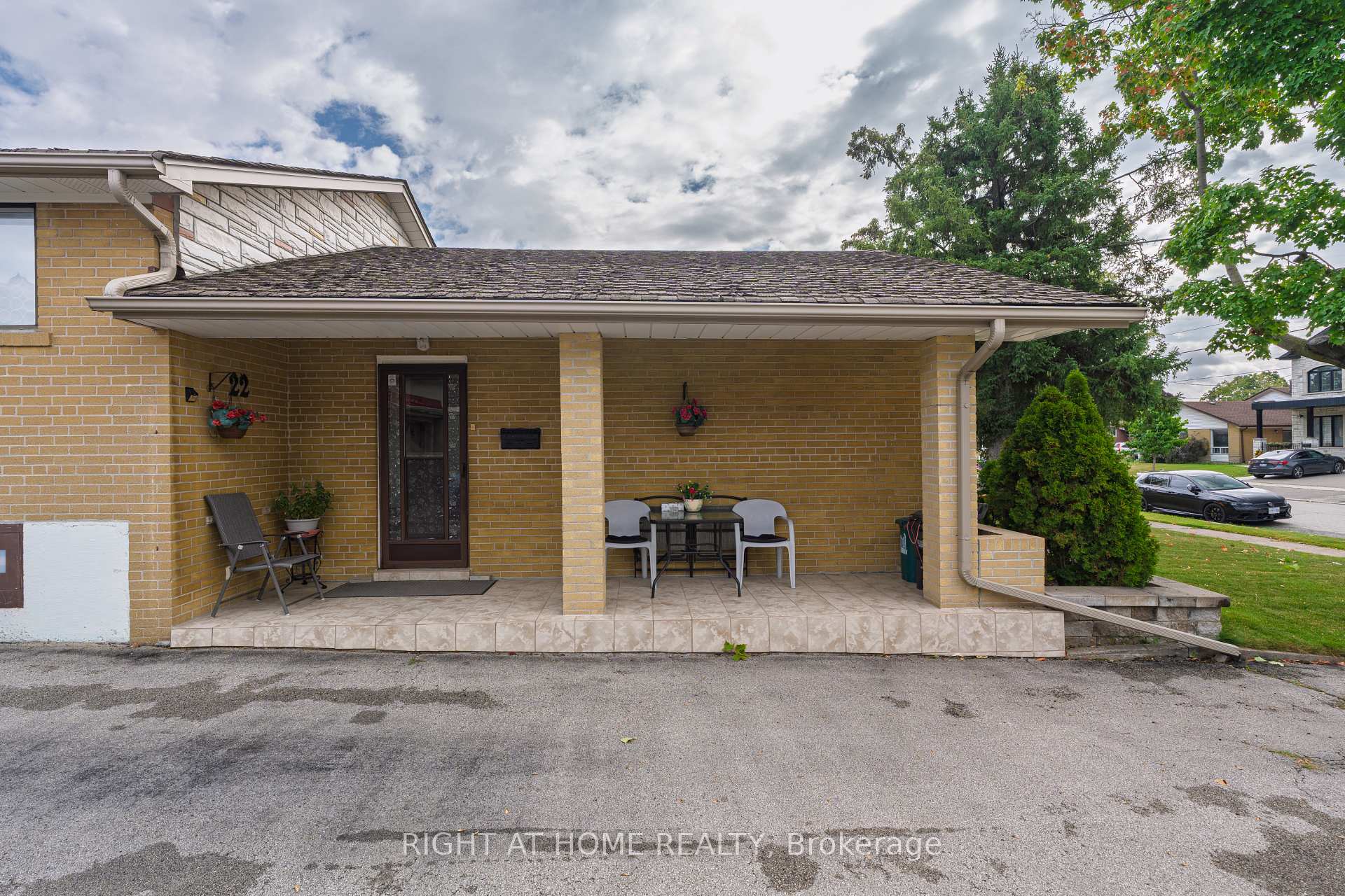 Photo 3 of 22 Monterrey Drive, Etobicoke, Thistletown-Beaumonde Heights — HOMEH