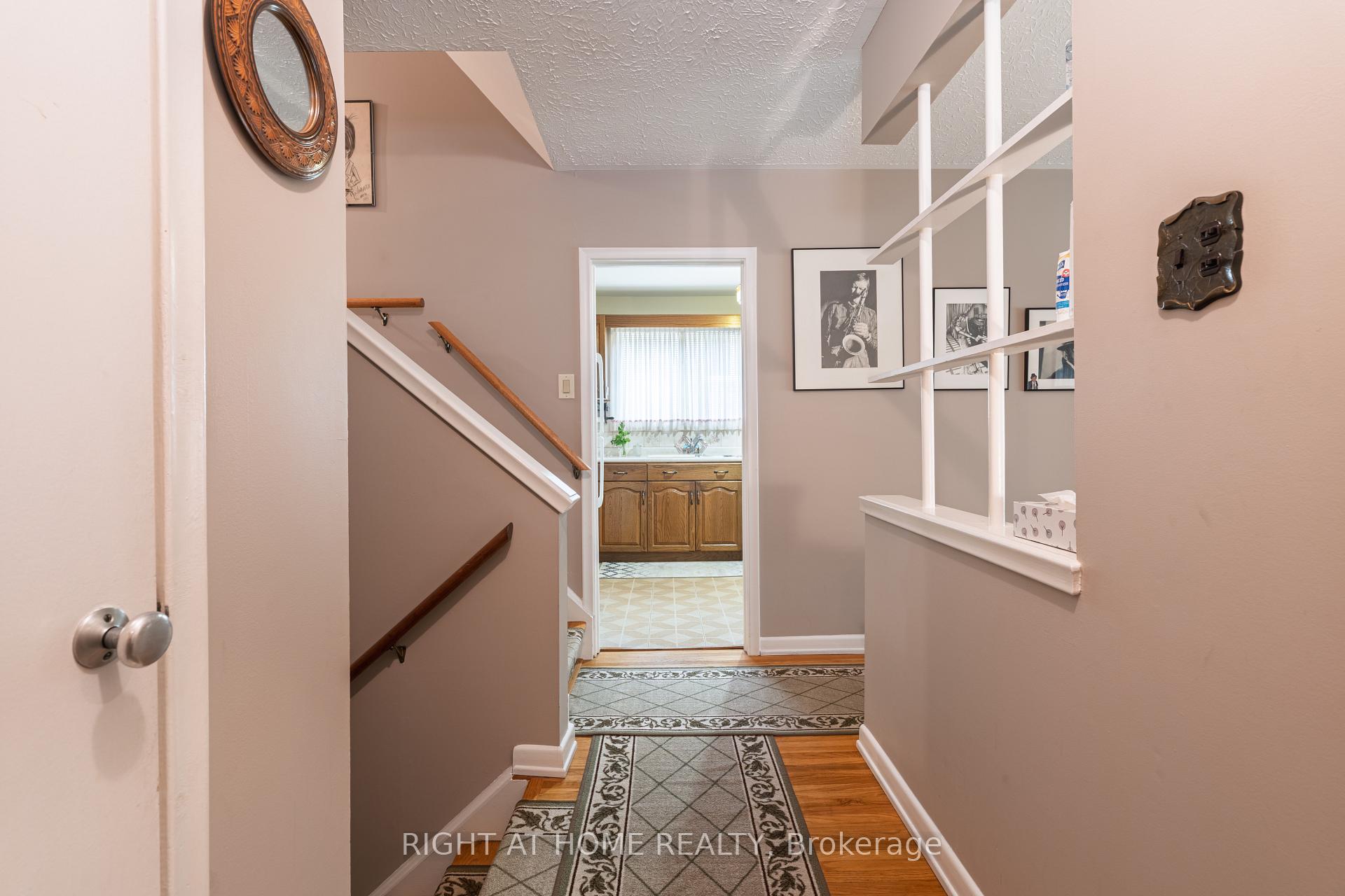 Photo 4 of 22 Monterrey Drive, Etobicoke, Thistletown-Beaumonde Heights — HOMEH
