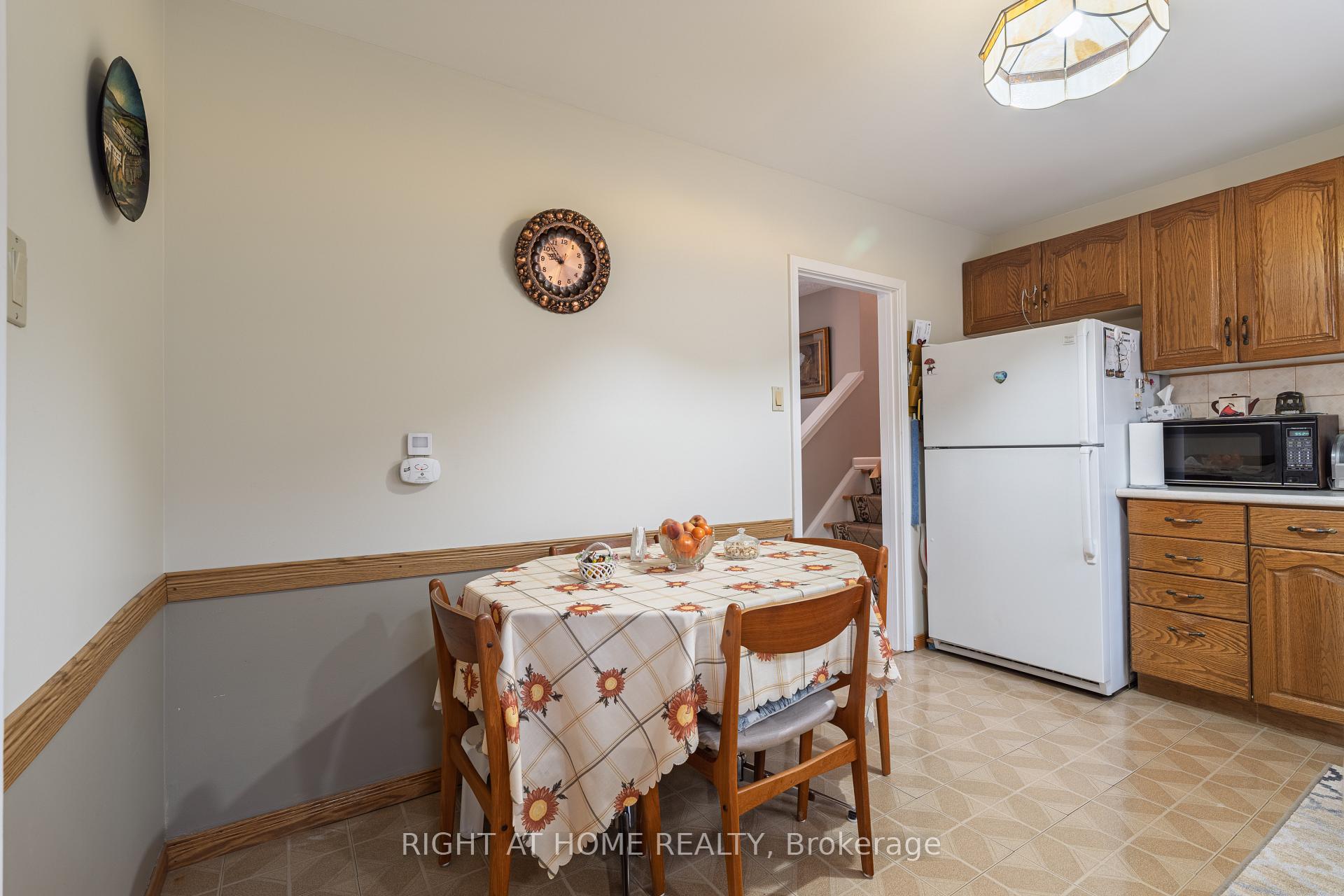 Photo 11 of 22 Monterrey Drive, Etobicoke, Thistletown-Beaumonde Heights — HOMEH