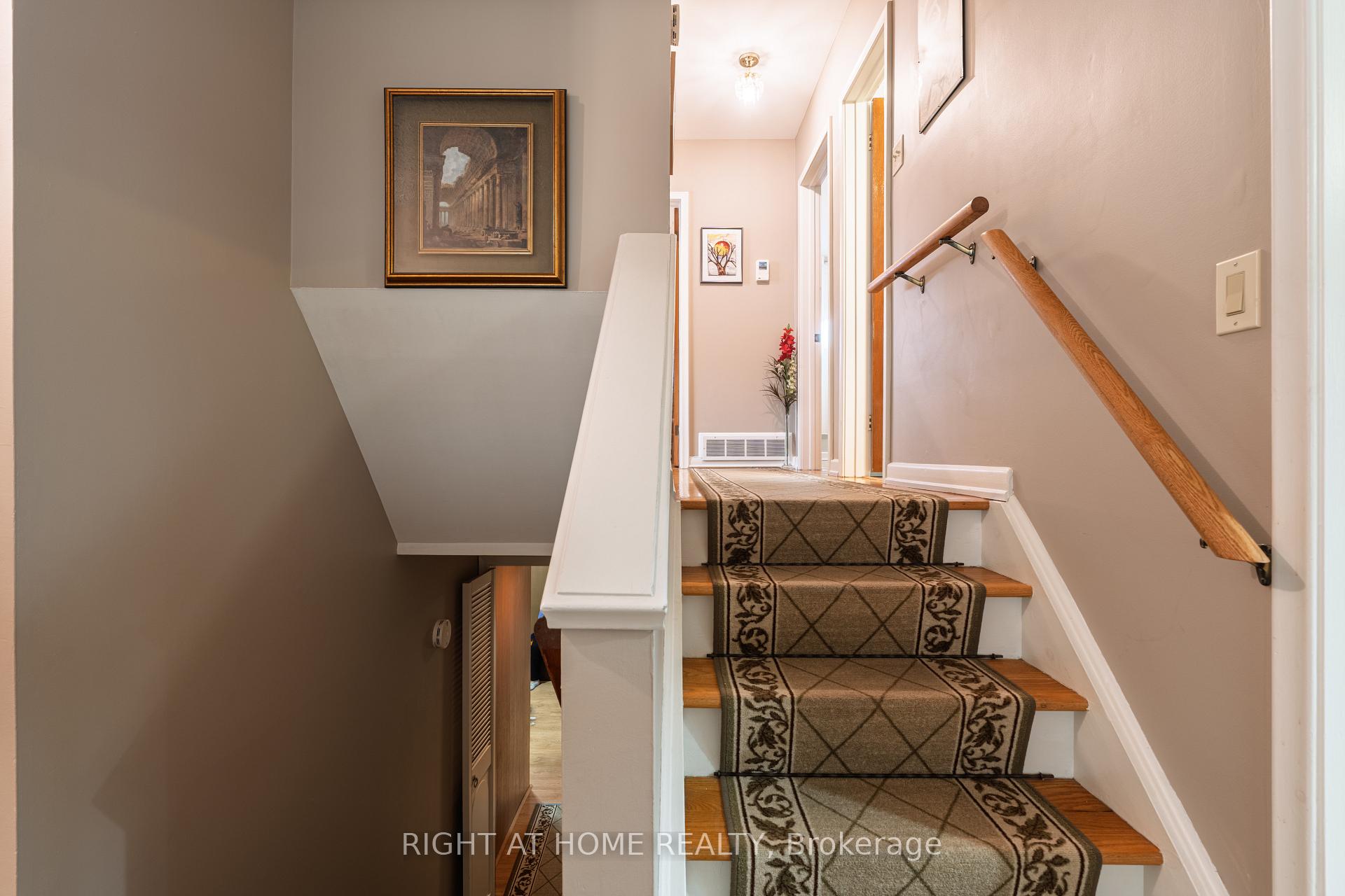 Photo 12 of 22 Monterrey Drive, Etobicoke, Thistletown-Beaumonde Heights — HOMEH
