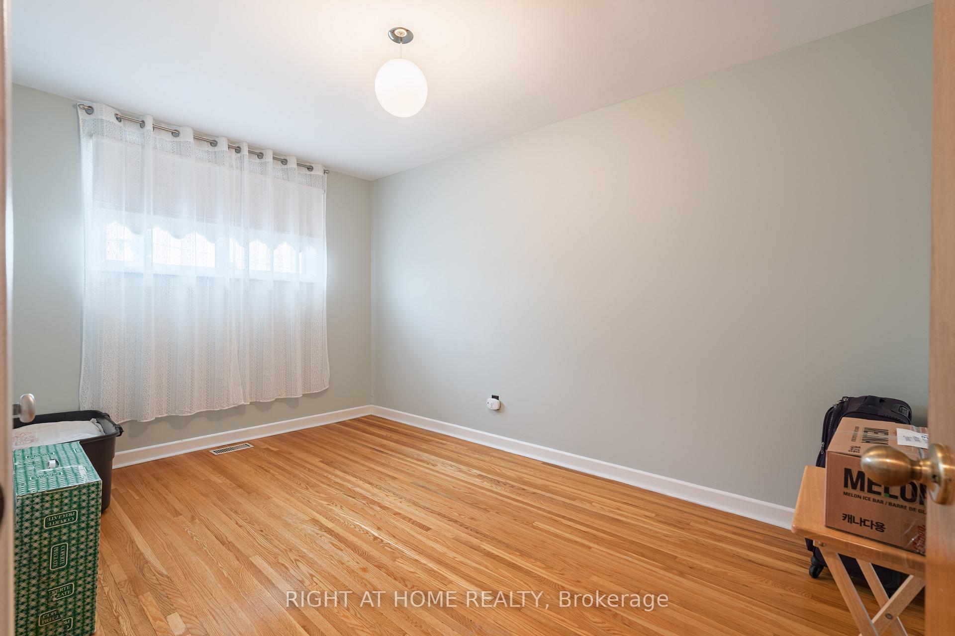 Photo 15 of 22 Monterrey Drive, Etobicoke, Thistletown-Beaumonde Heights — HOMEH