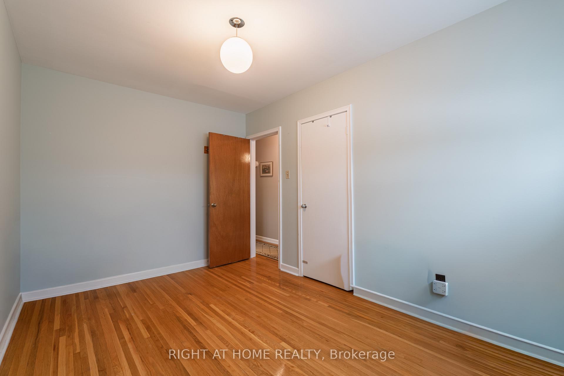 Photo 16 of 22 Monterrey Drive, Etobicoke, Thistletown-Beaumonde Heights — HOMEH