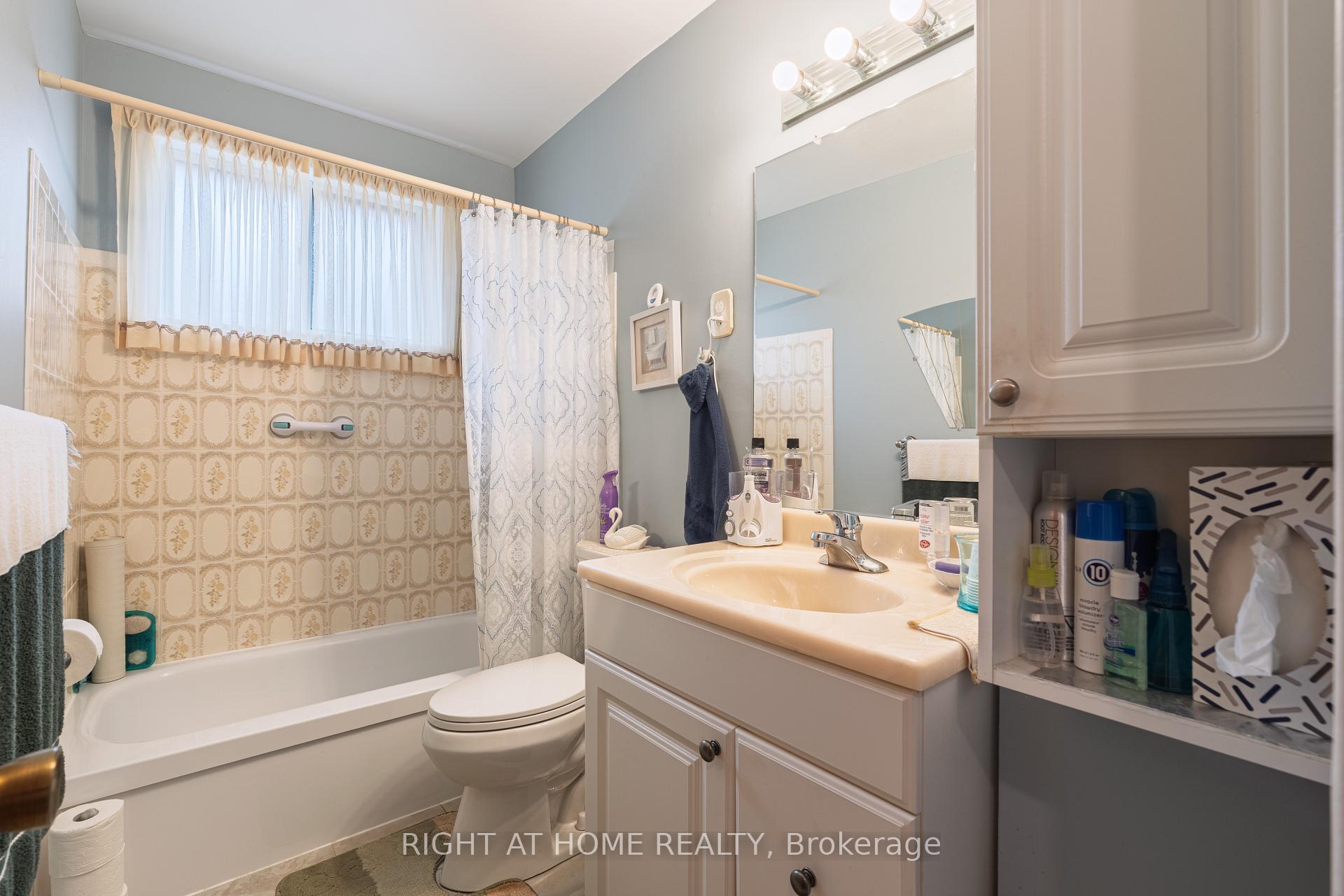 Photo 17 of 22 Monterrey Drive, Etobicoke, Thistletown-Beaumonde Heights — HOMEH