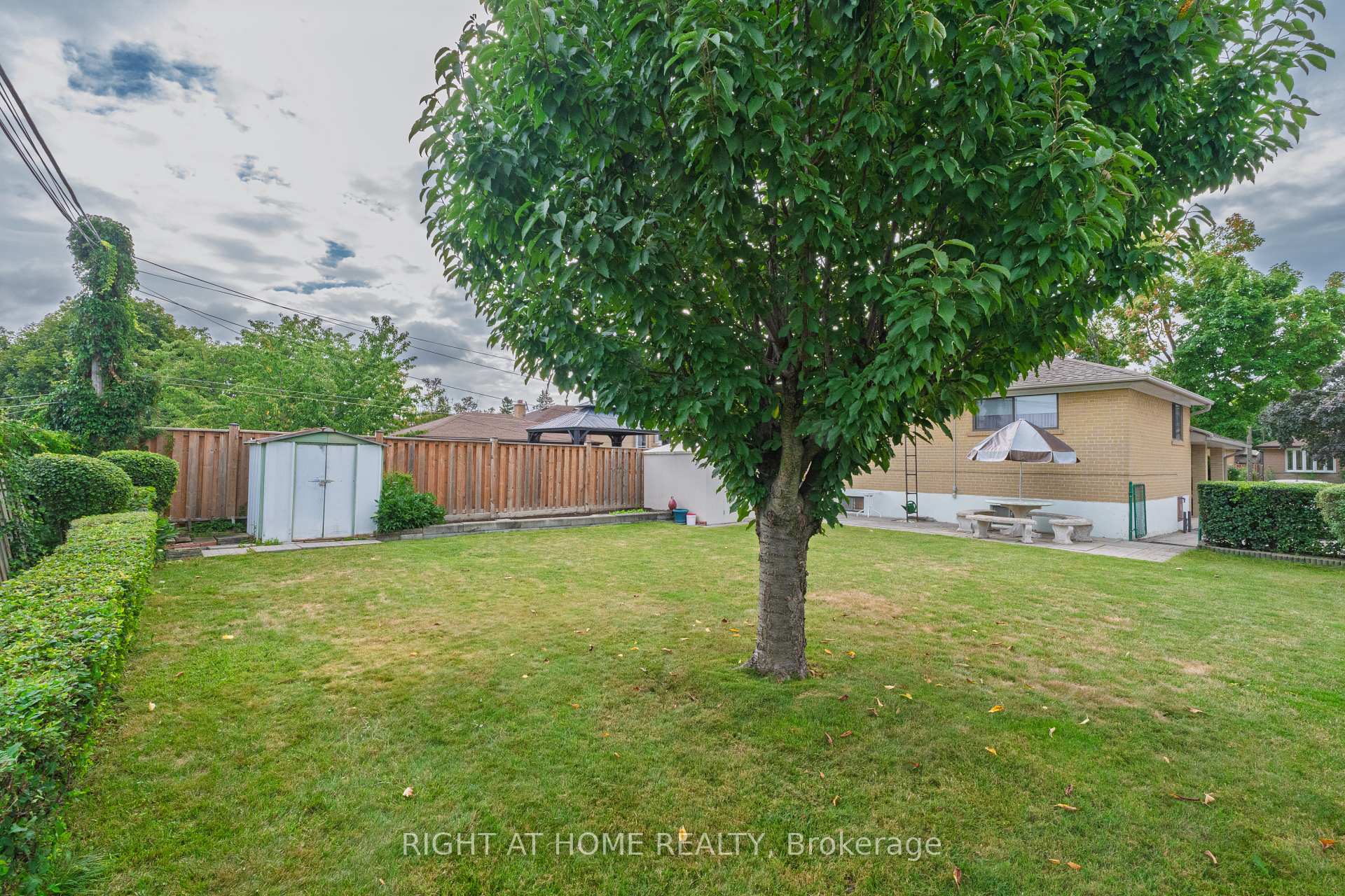 Photo 23 of 22 Monterrey Drive, Etobicoke, Thistletown-Beaumonde Heights — HOMEH