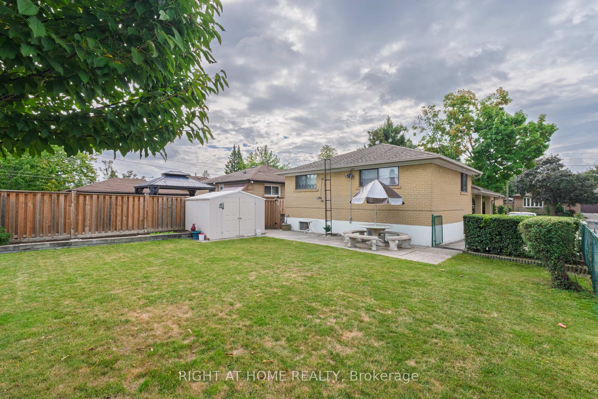 Photo 24 of 22 Monterrey Drive, Etobicoke, Thistletown-Beaumonde Heights — HOMEH