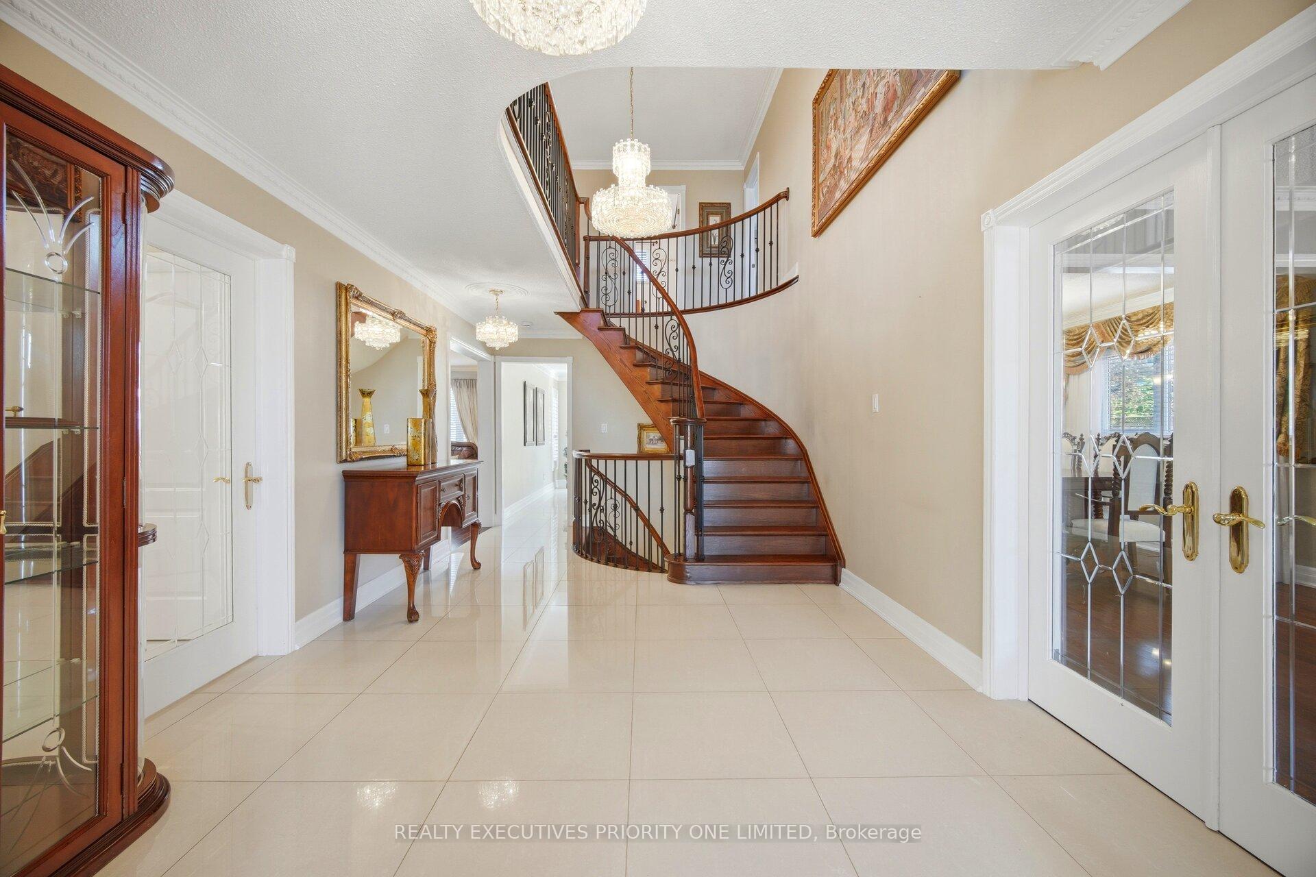 Photo 4 of 139 Jade Crescent, Vaughan, West Woodbridge — HOMEH