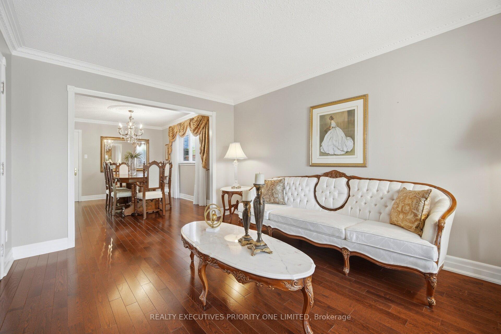 Photo 6 of 139 Jade Crescent, Vaughan, West Woodbridge — HOMEH