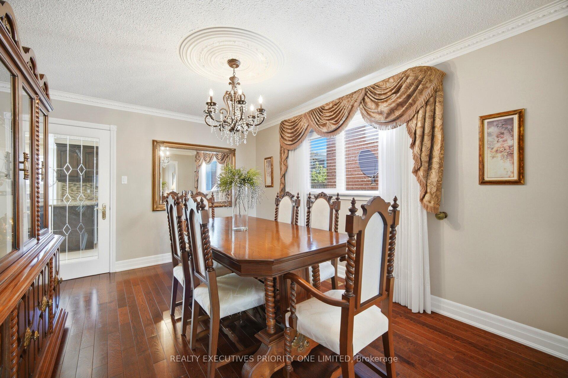 Photo 8 of 139 Jade Crescent, Vaughan, West Woodbridge — HOMEH