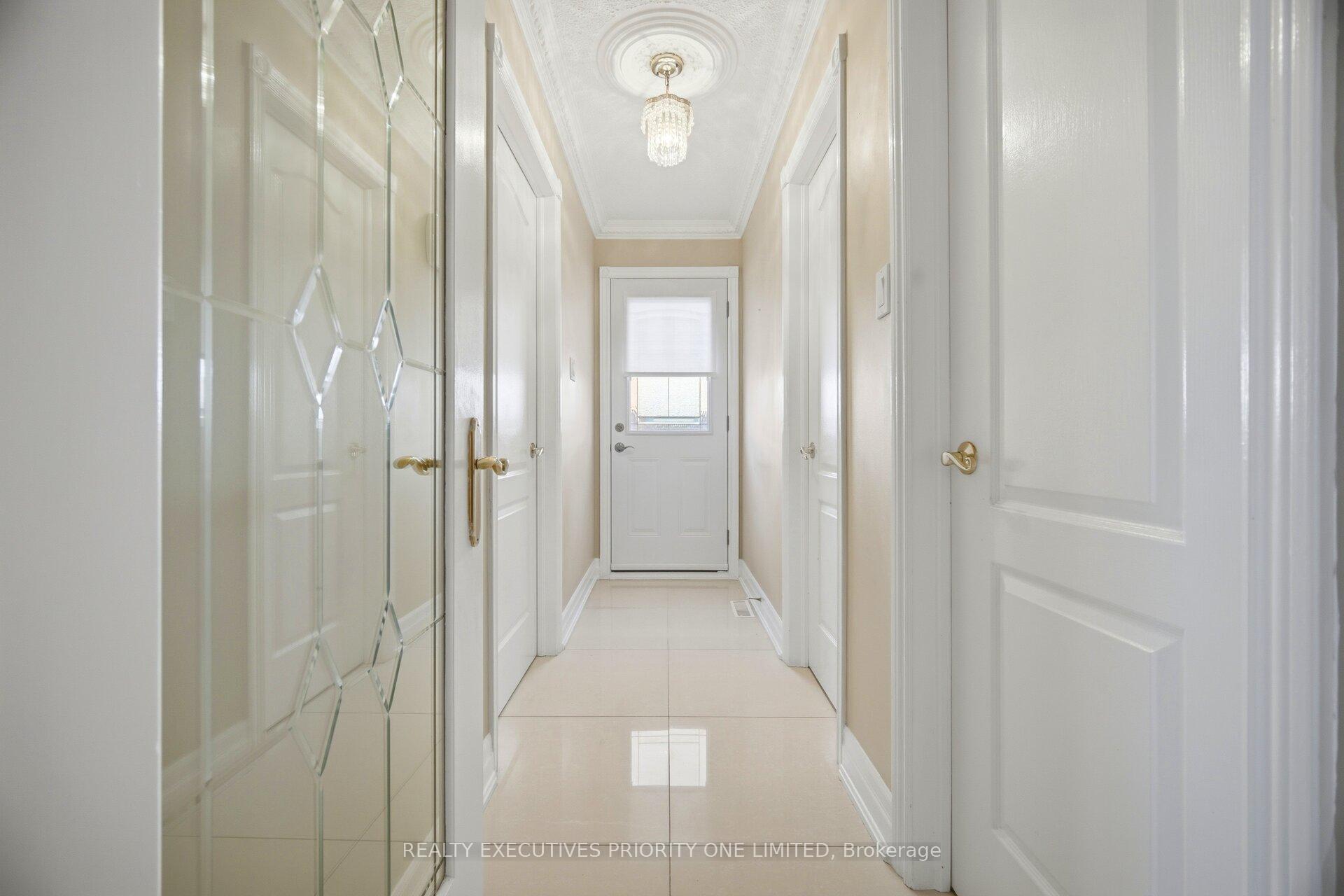 Photo 15 of 139 Jade Crescent, Vaughan, West Woodbridge — HOMEH