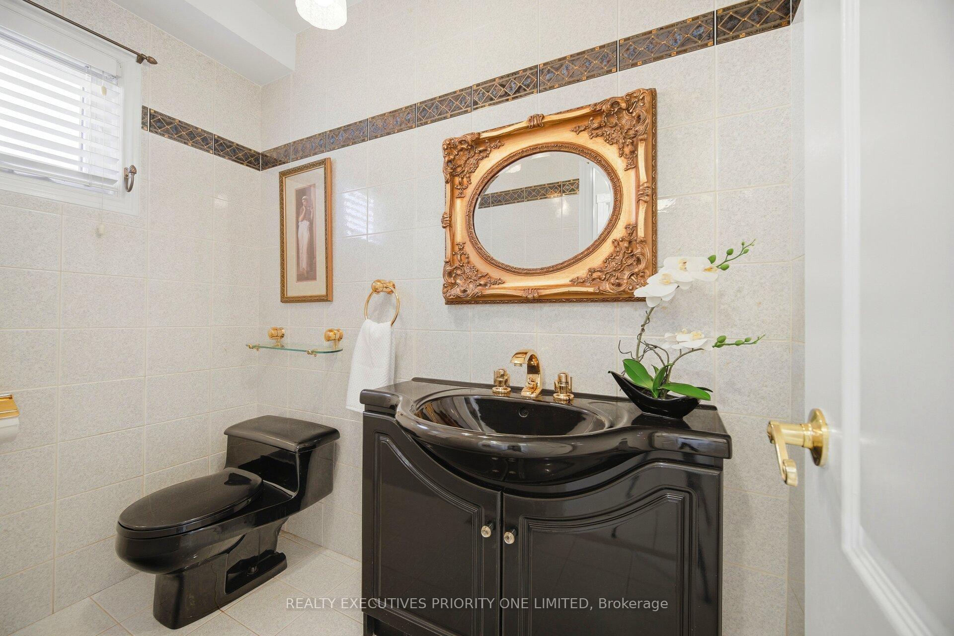 Photo 16 of 139 Jade Crescent, Vaughan, West Woodbridge — HOMEH