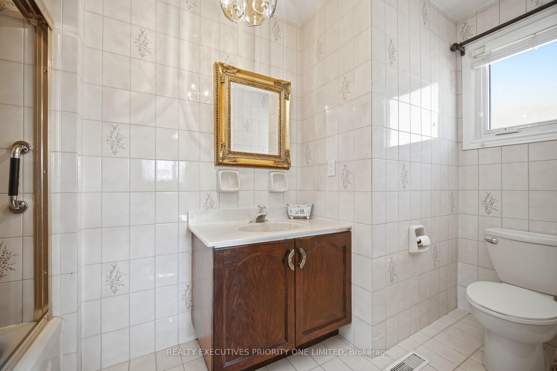 Photo 22 of 139 Jade Crescent, Vaughan, West Woodbridge — HOMEH