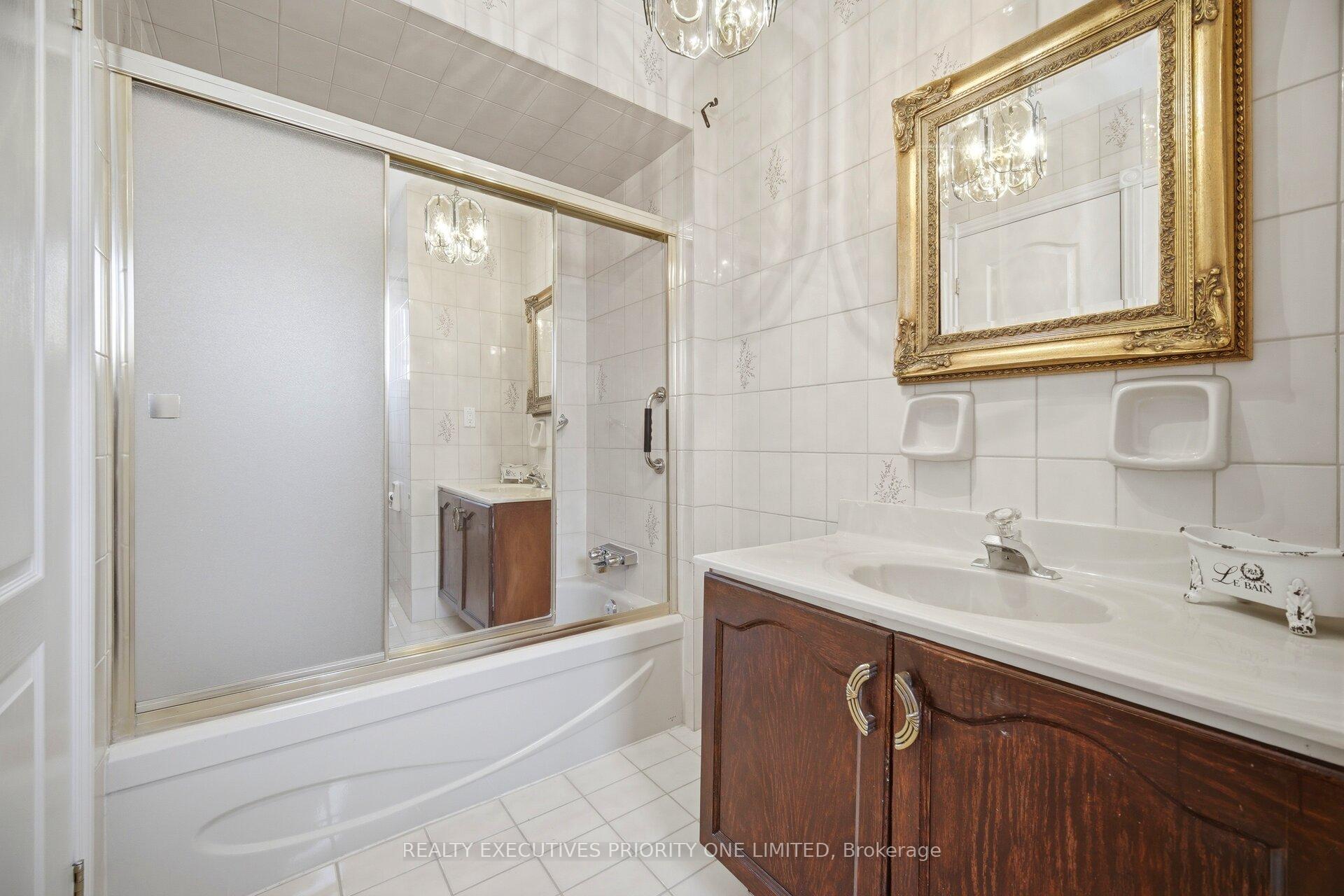 Photo 23 of 139 Jade Crescent, Vaughan, West Woodbridge — HOMEH