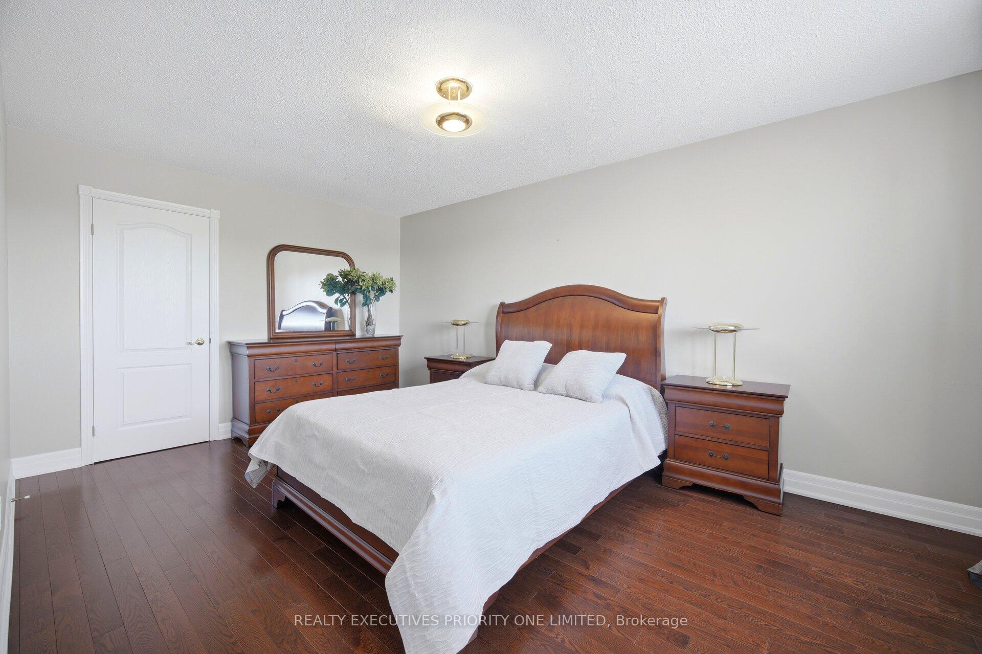 Photo 24 of 139 Jade Crescent, Vaughan, West Woodbridge — HOMEH