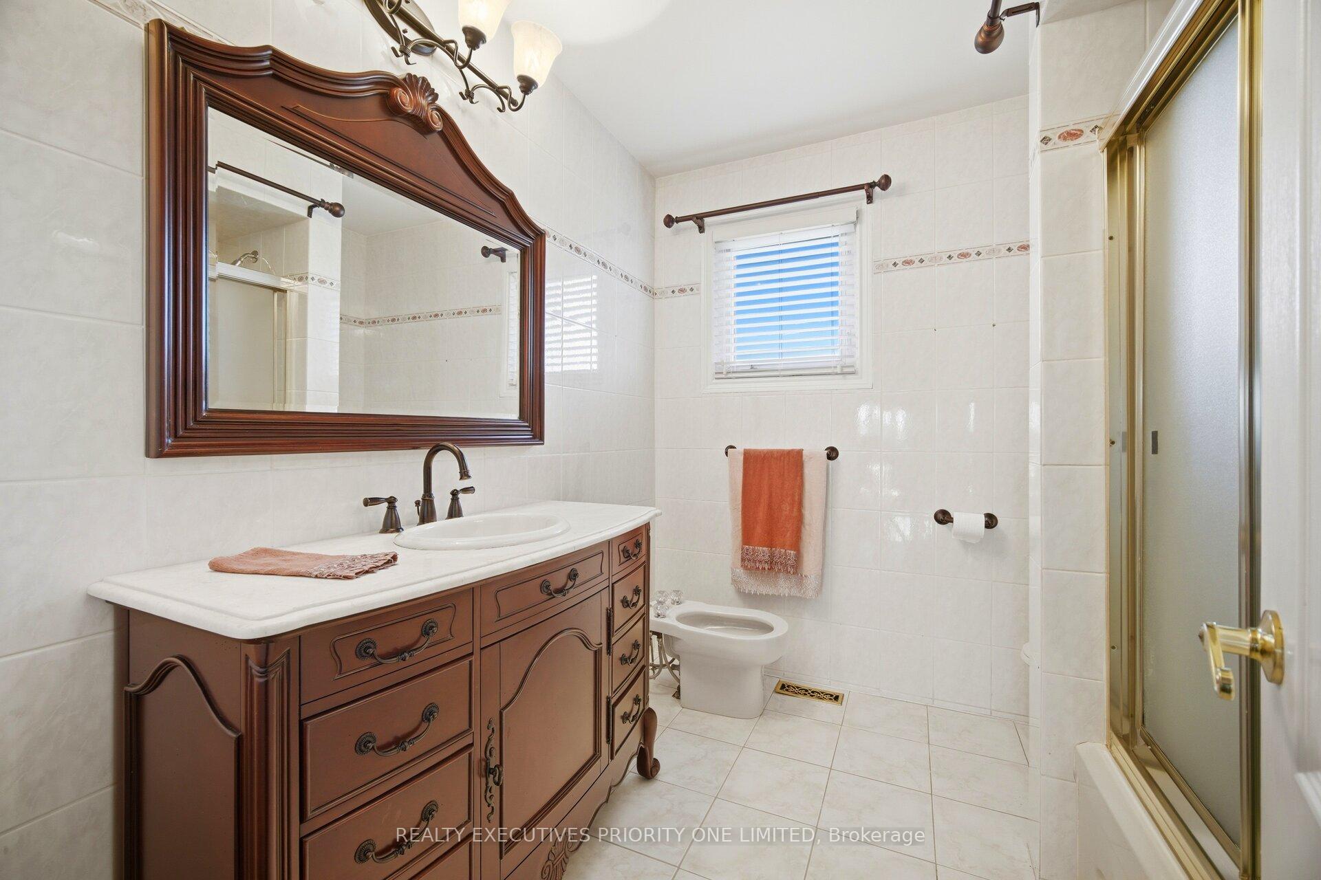 Photo 29 of 139 Jade Crescent, Vaughan, West Woodbridge — HOMEH