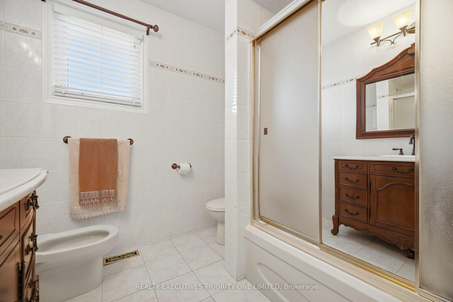 Photo 30 of 139 Jade Crescent, Vaughan, West Woodbridge — HOMEH