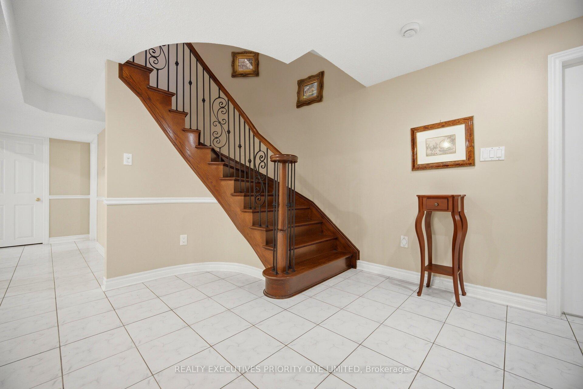 Photo 32 of 139 Jade Crescent, Vaughan, West Woodbridge — HOMEH