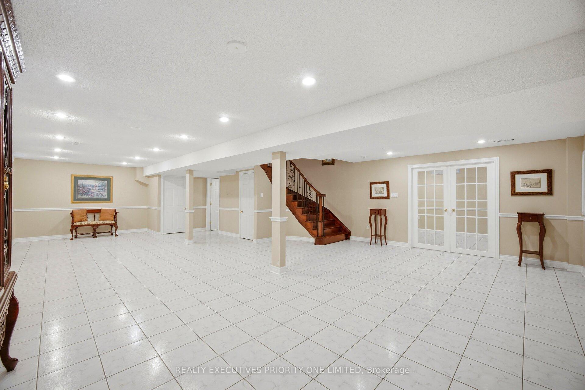 Photo 35 of 139 Jade Crescent, Vaughan, West Woodbridge — HOMEH