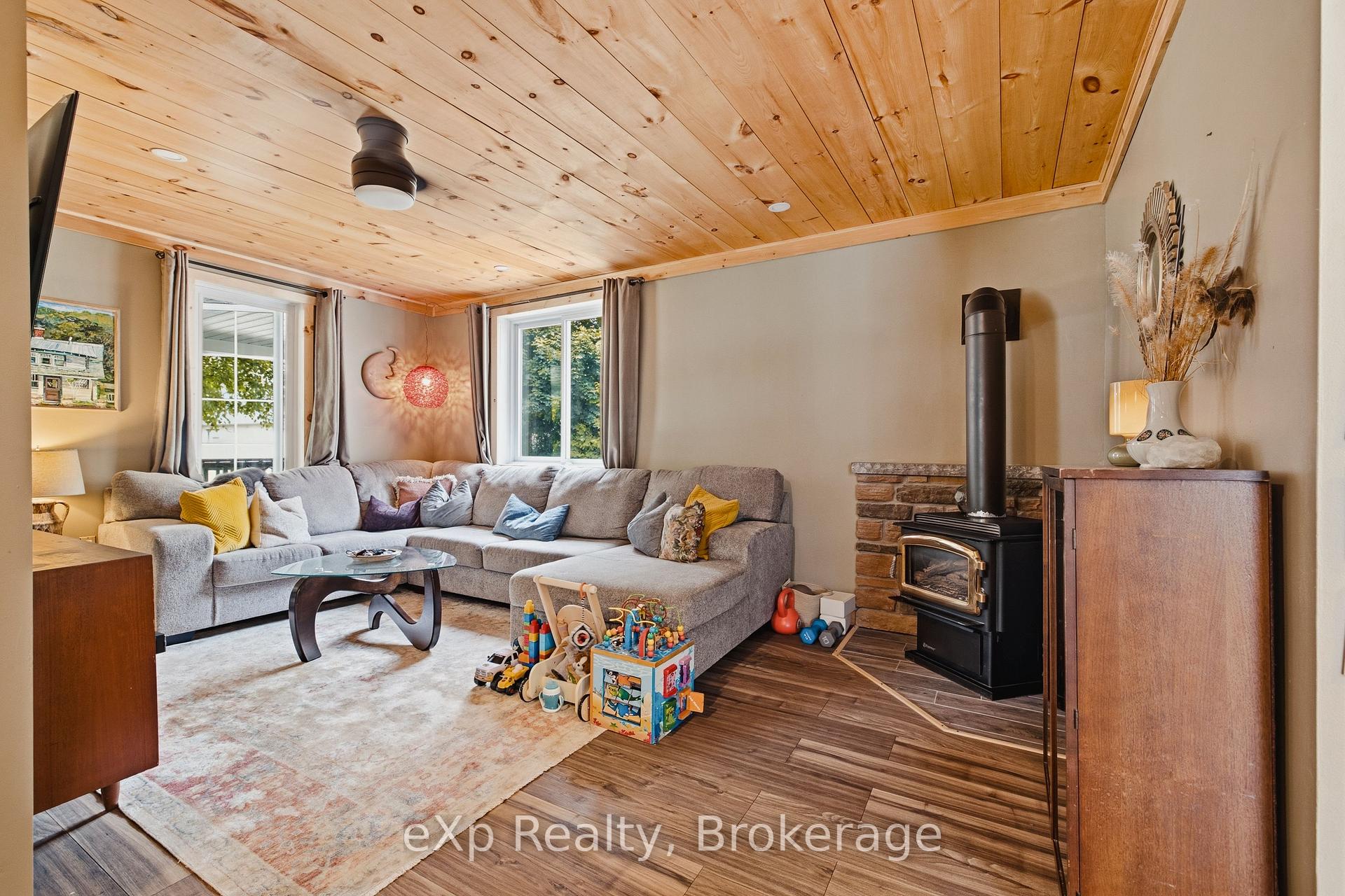Photo 3 of 27 Ellen Street, Grey Highlands — HOMEH