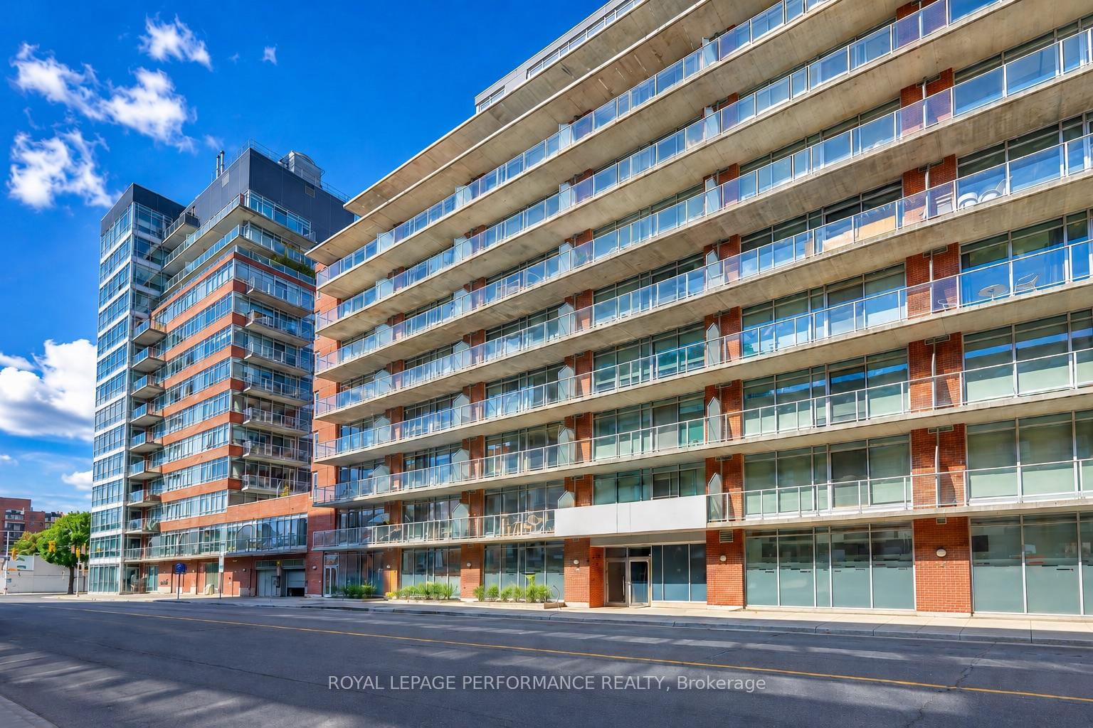 Front of Unit 706, 383 Cumberland Street N