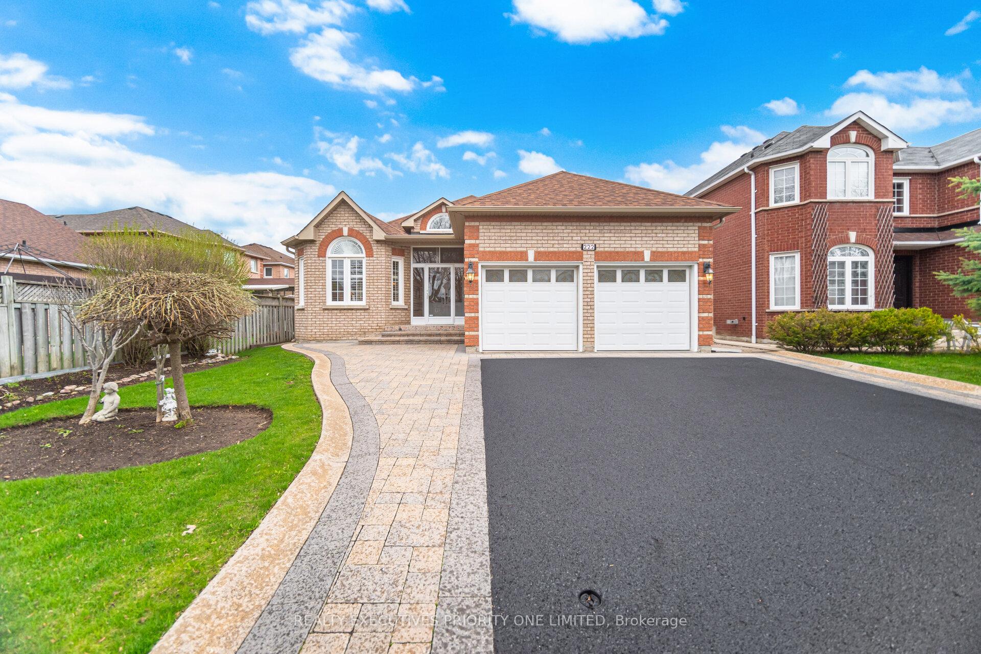 Photo 2 of 222 Caproni Drive, Vaughan, Maple — HOMEH