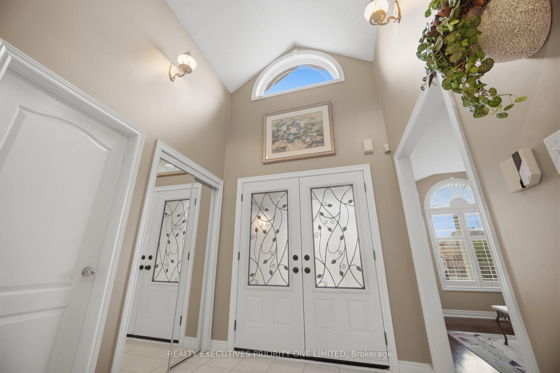 Photo 6 of 222 Caproni Drive, Vaughan, Maple — HOMEH