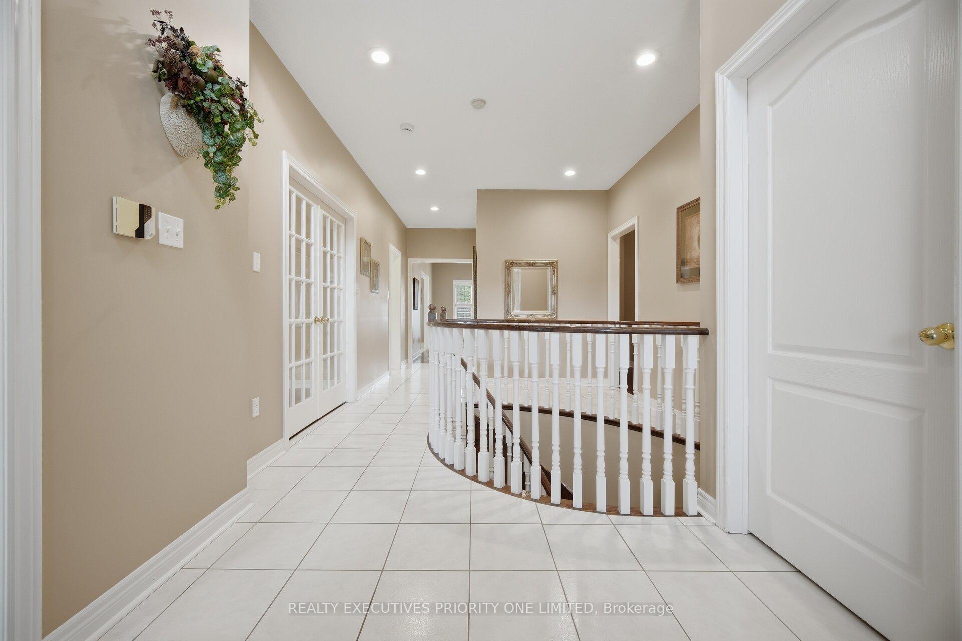 Photo 7 of 222 Caproni Drive, Vaughan, Maple — HOMEH