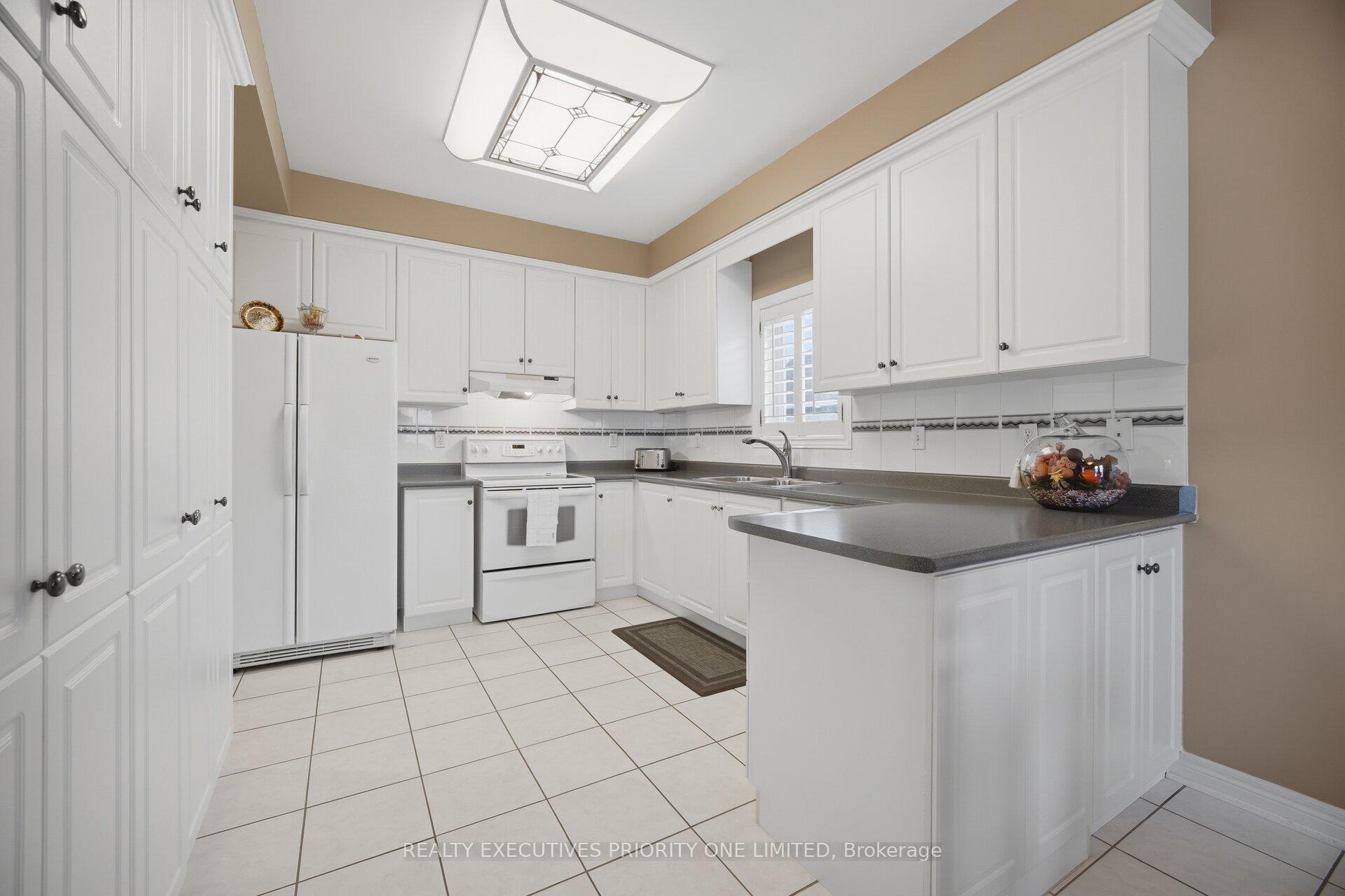 Photo 13 of 222 Caproni Drive, Vaughan, Maple — HOMEH