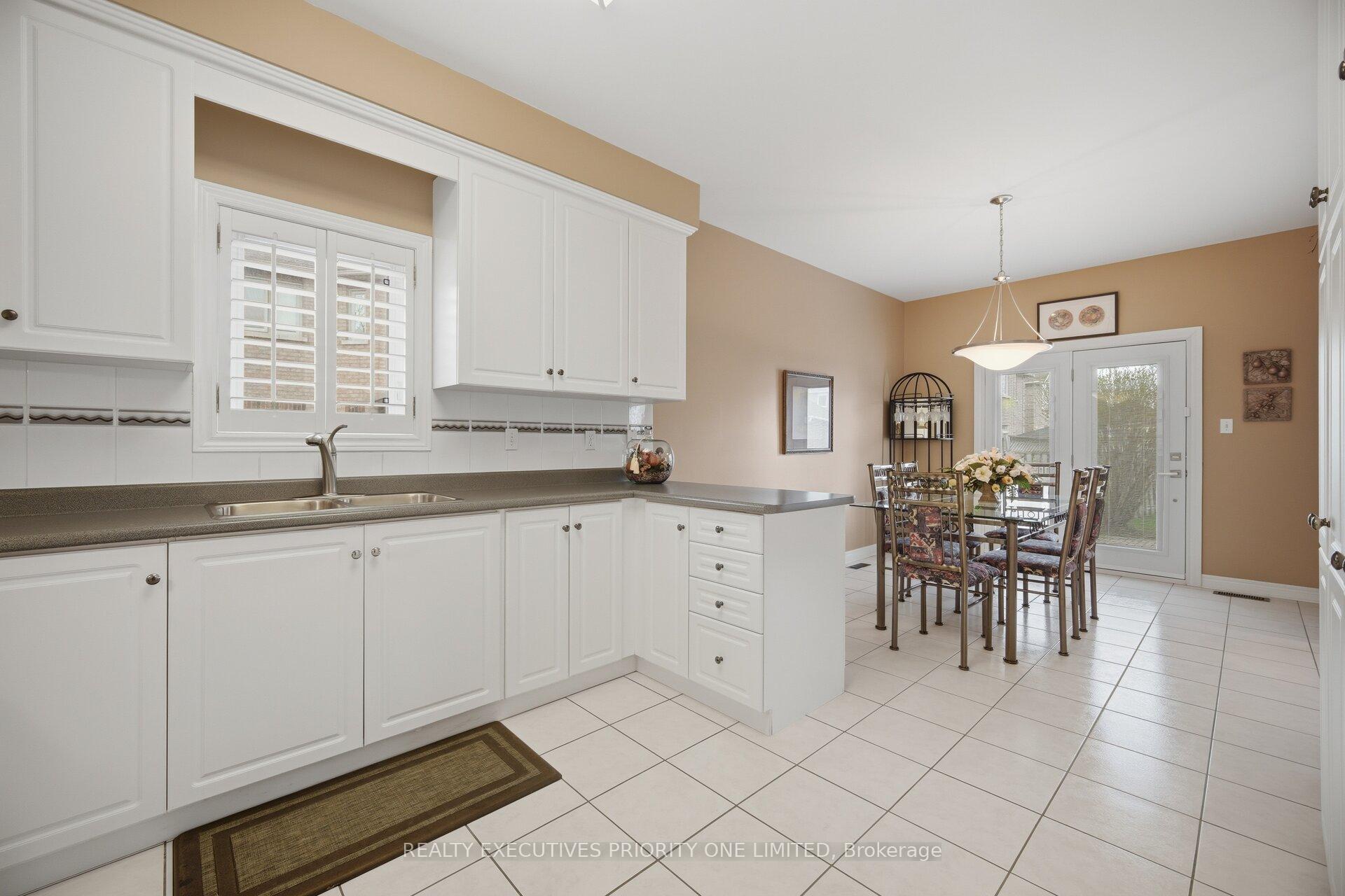 Photo 15 of 222 Caproni Drive, Vaughan, Maple — HOMEH
