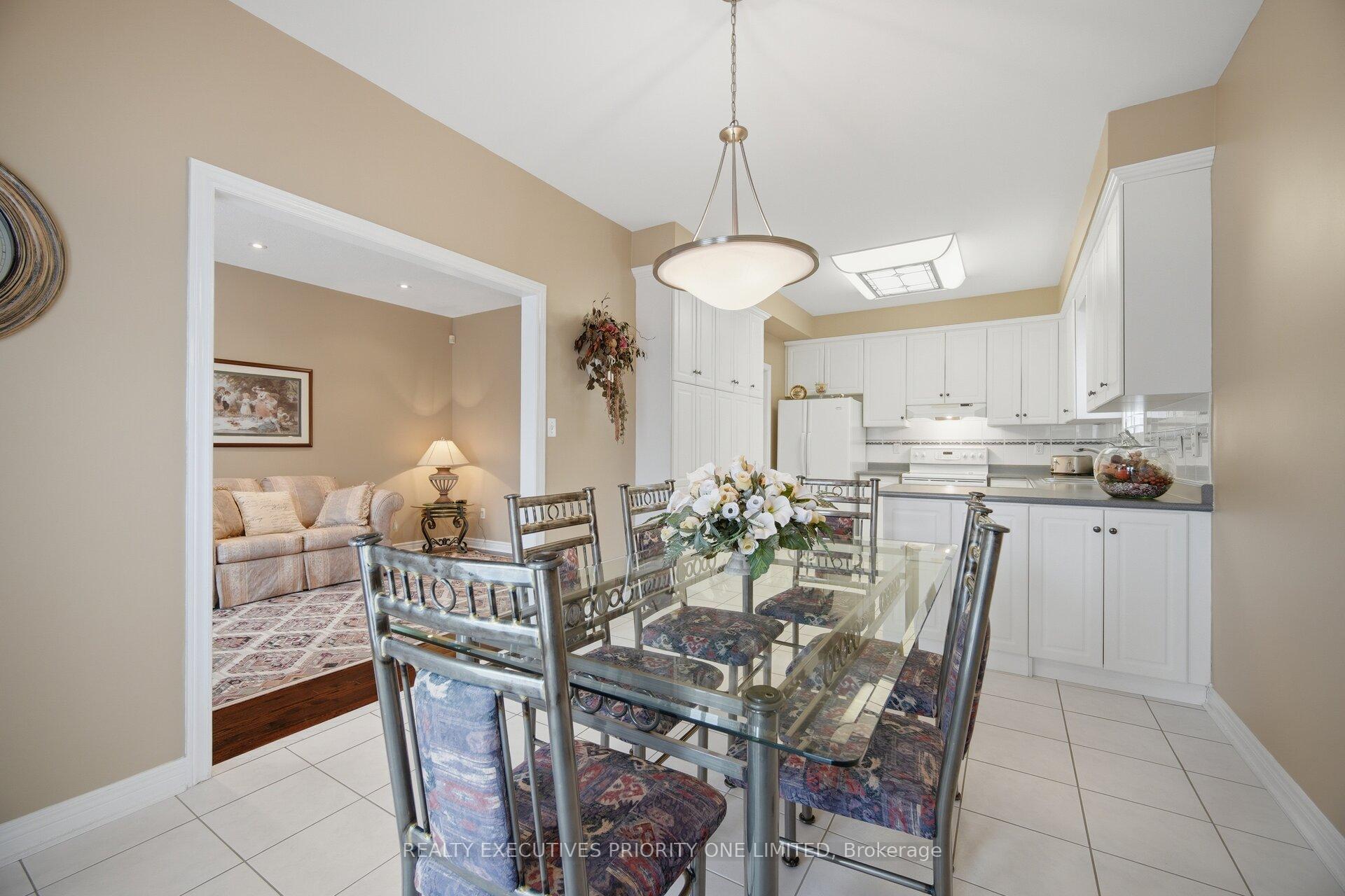 Photo 17 of 222 Caproni Drive, Vaughan, Maple — HOMEH