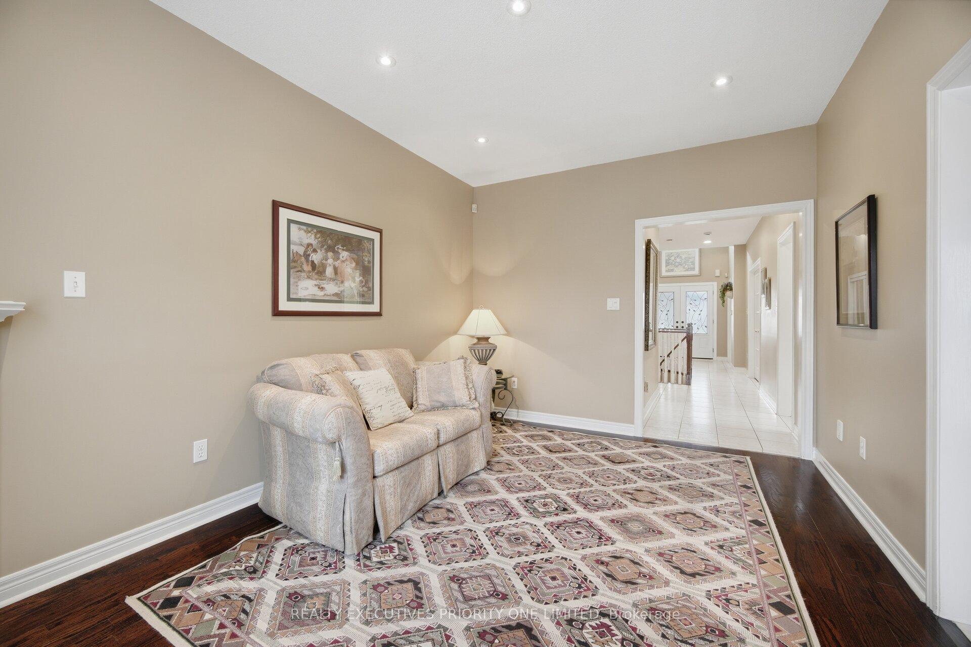 Photo 19 of 222 Caproni Drive, Vaughan, Maple — HOMEH
