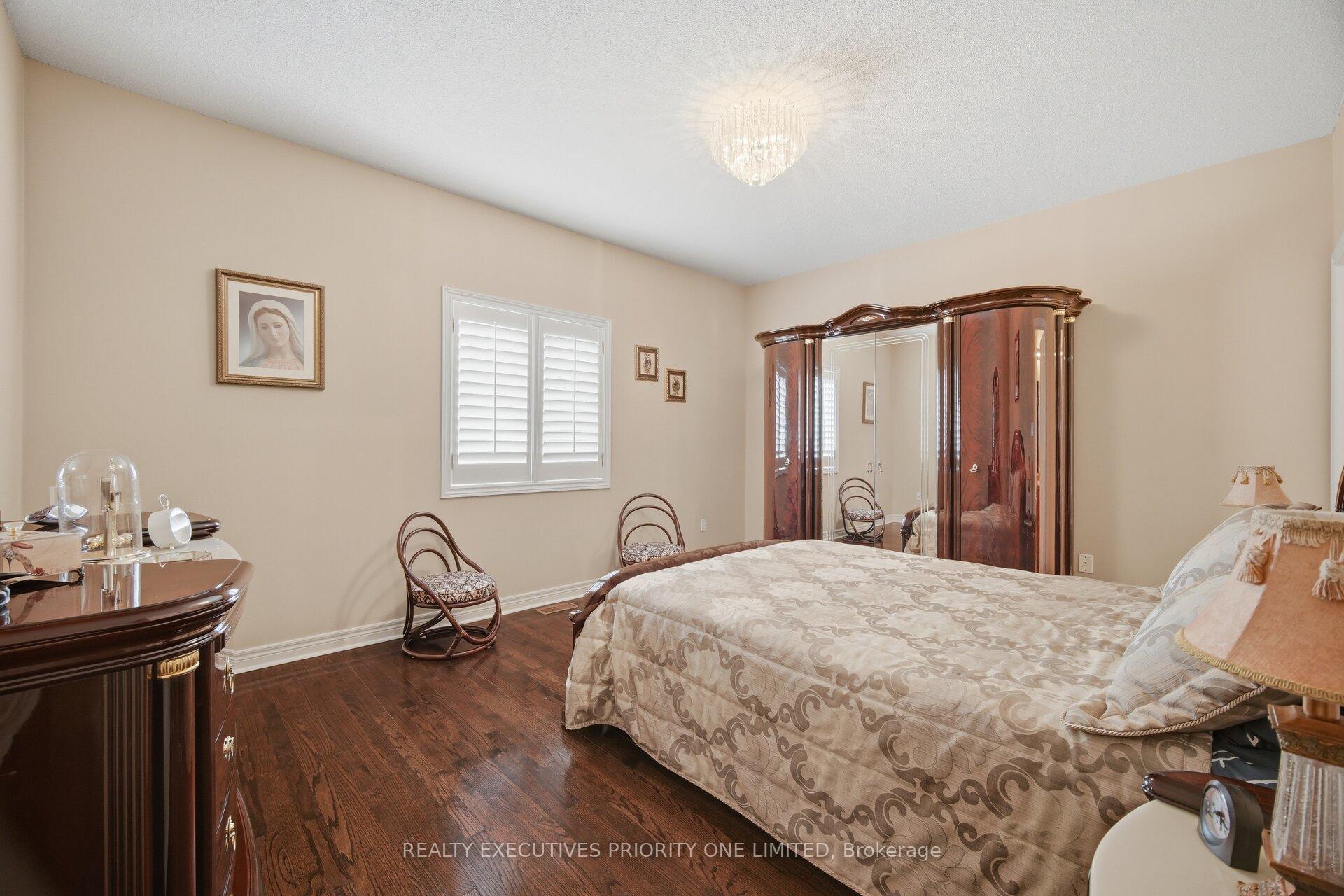 Photo 20 of 222 Caproni Drive, Vaughan, Maple — HOMEH