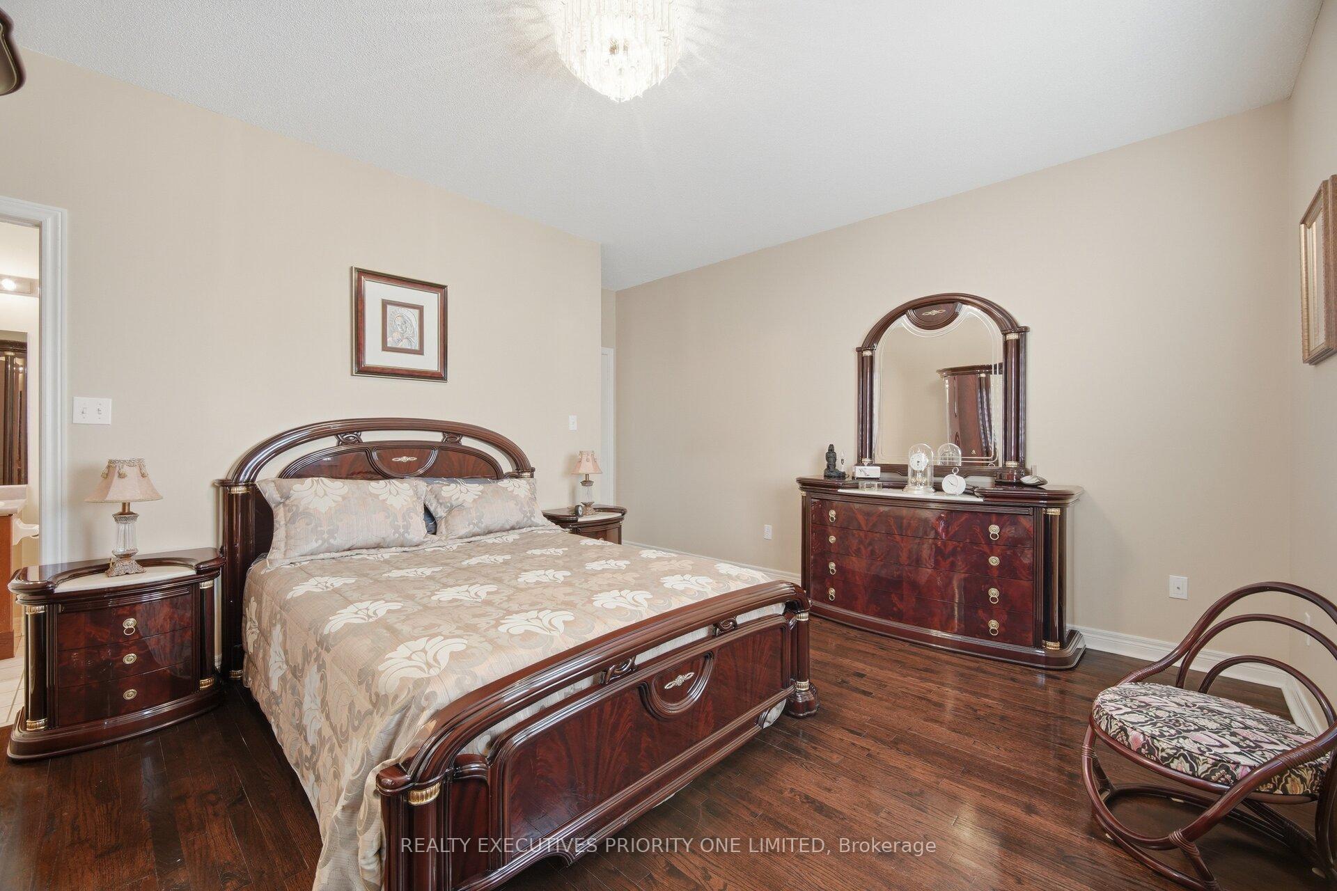 Photo 22 of 222 Caproni Drive, Vaughan, Maple — HOMEH