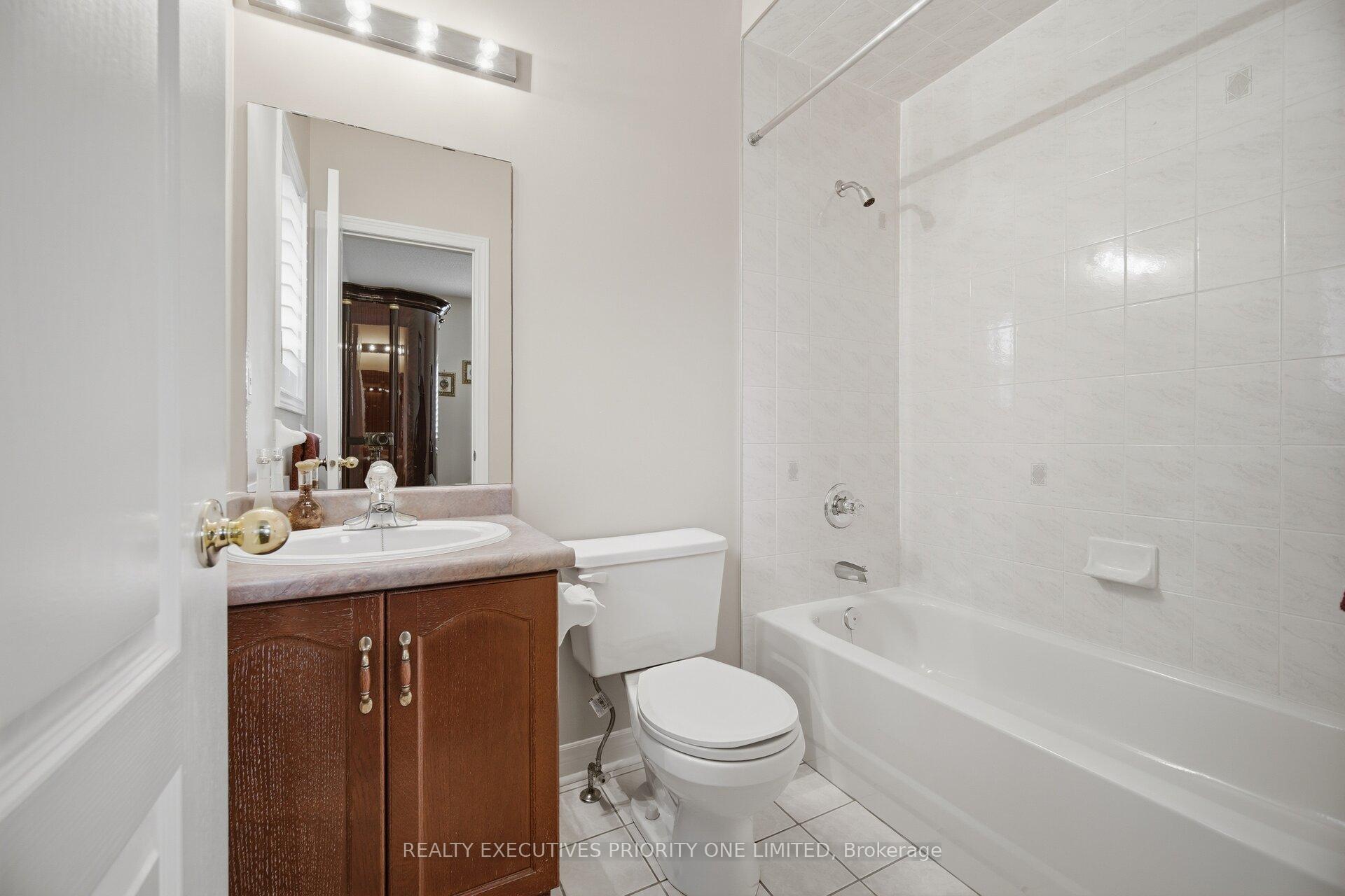 Photo 23 of 222 Caproni Drive, Vaughan, Maple — HOMEH